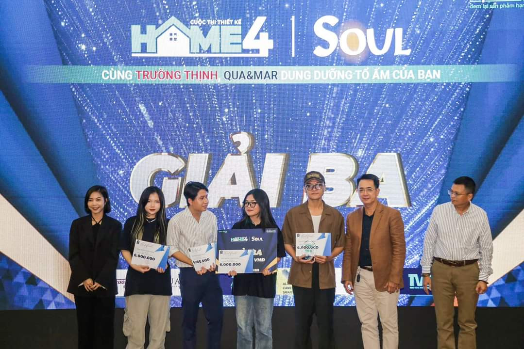 Đội thi "INDI" của trường ĐH Văn Lang đoạt giải Ba tại cuộc thi. Đội thi "INDI" của trường ĐH Văn Lang đoạt giải Ba tại cuộc thi.