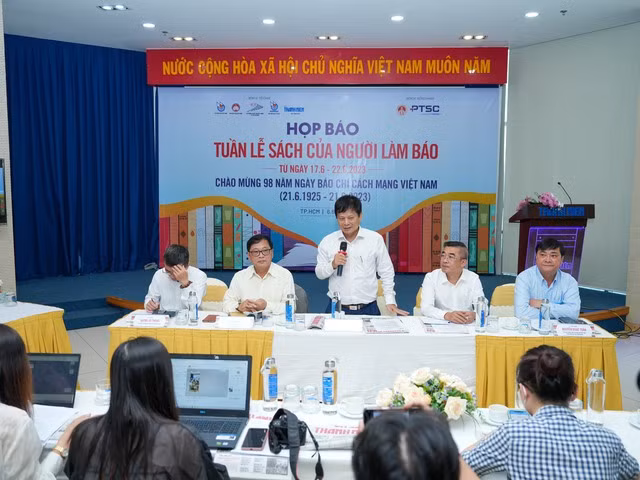 Tổ chức Kỷ lục Việt Nam (VietKings) và Tổng Công ty Cổ phần Dịch vụ Kỹ thuật Dầu khí Việt Nam (PTSC) là hai đơn vị tài trợ Tuần lễ Sách của người làm báo. (Ảnh: Độc Lập)