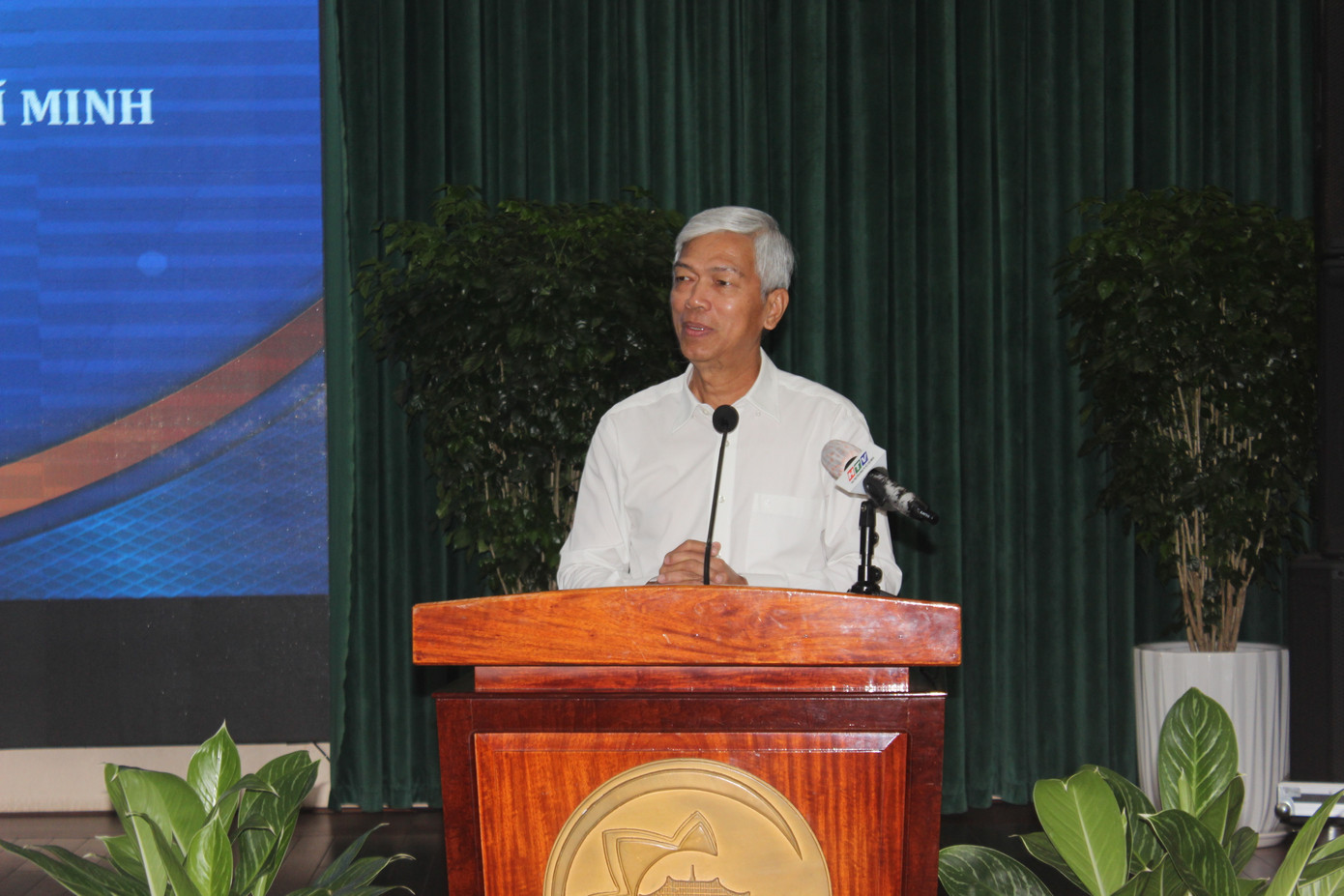 Ông Võ Văn Hoan – Thành ủy viên, Phó Chủ tịch UBND TPHCM phát biểu tại hội nghị.