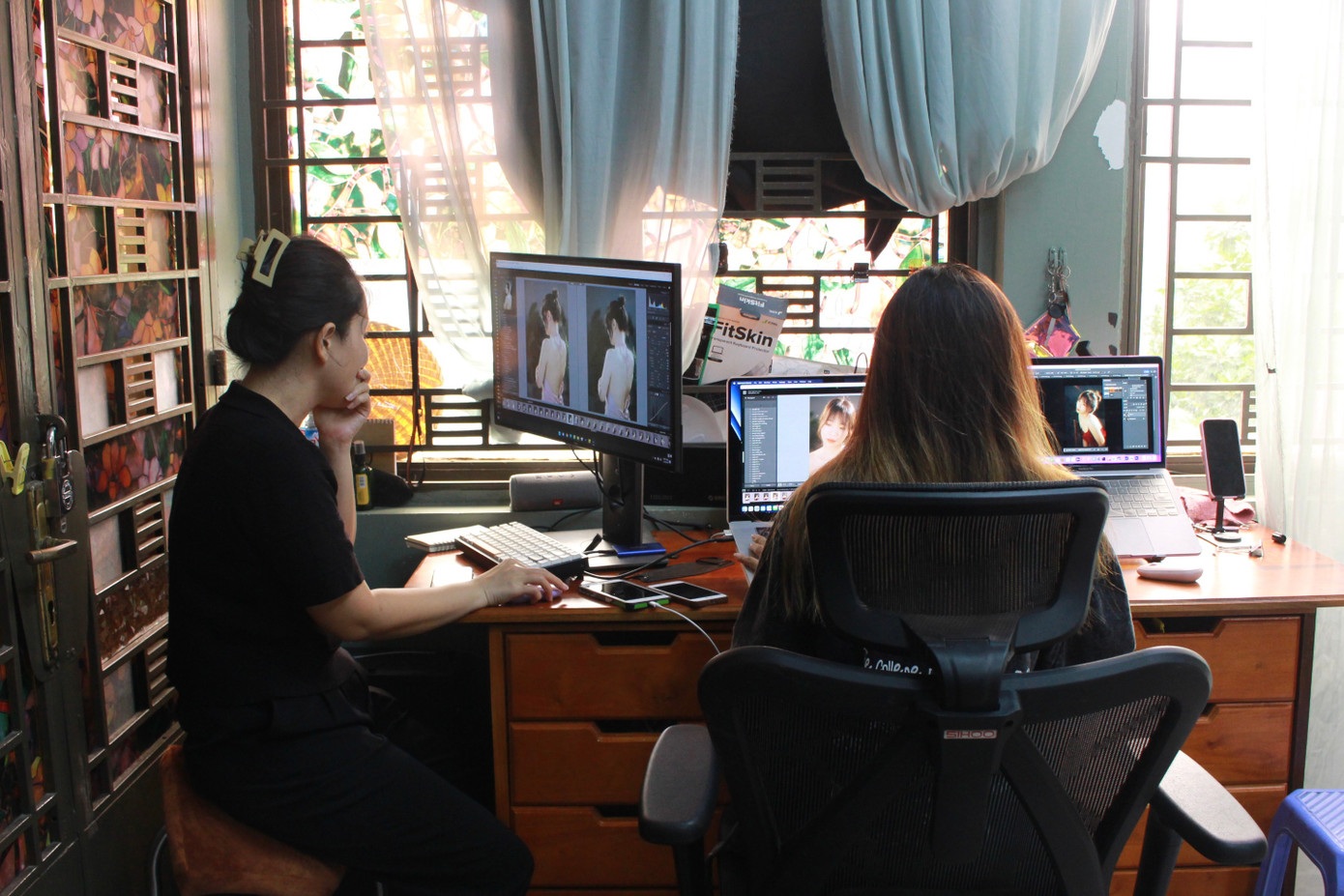 Đội ngũ Người vẽ thanh xuân gồm có 7 người, hầu hết là các bạn gen Z. Đội ngũ Người vẽ thanh xuân gồm có 7 người, hầu hết là các bạn gen Z.