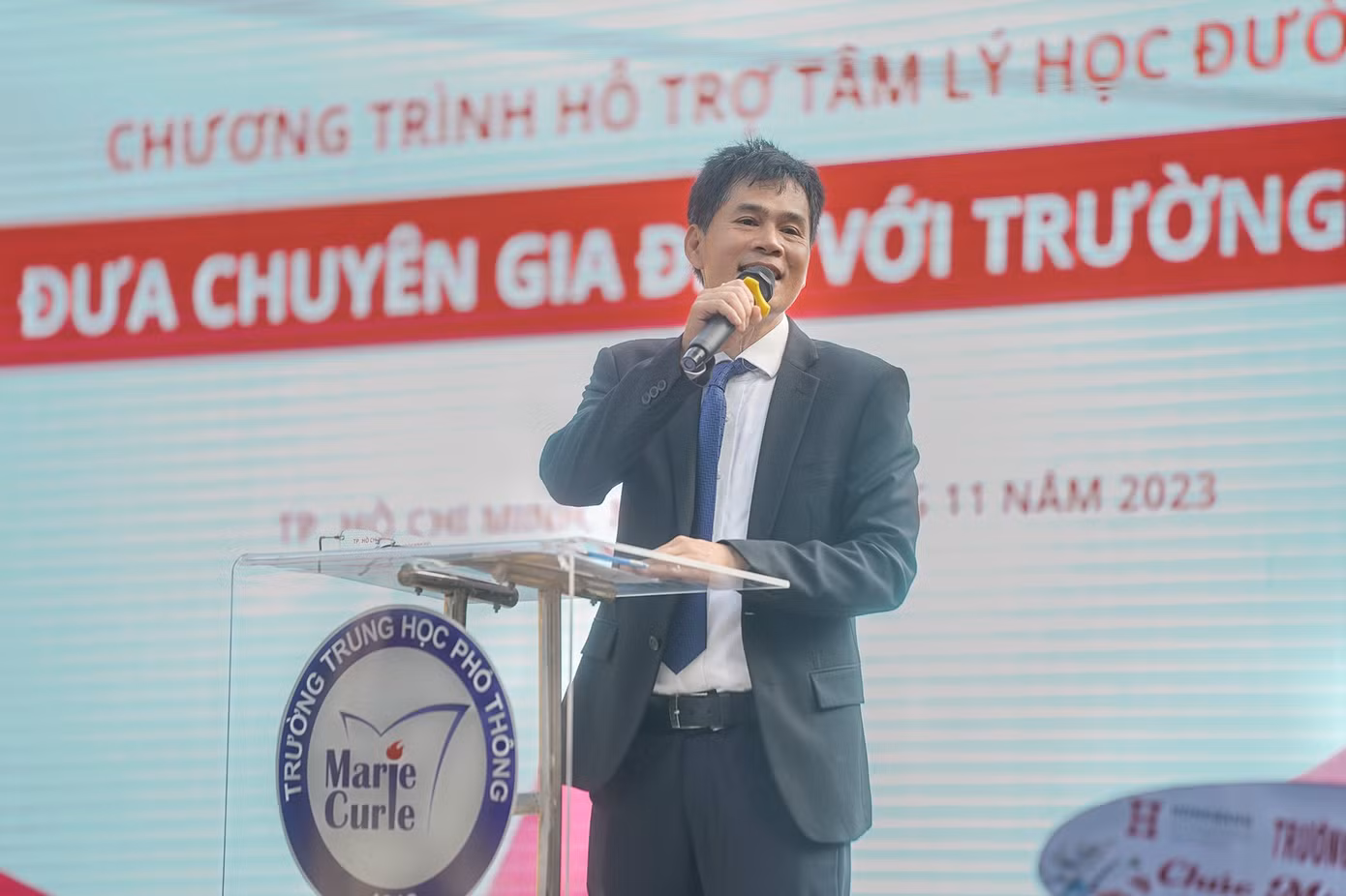 Nhà báo Lý Thành Tâm - Trưởng Cơ quan đại diện báo Tiền Phong phát biểu tại buổi lễ. (Ảnh: Phạm Nguyễn)