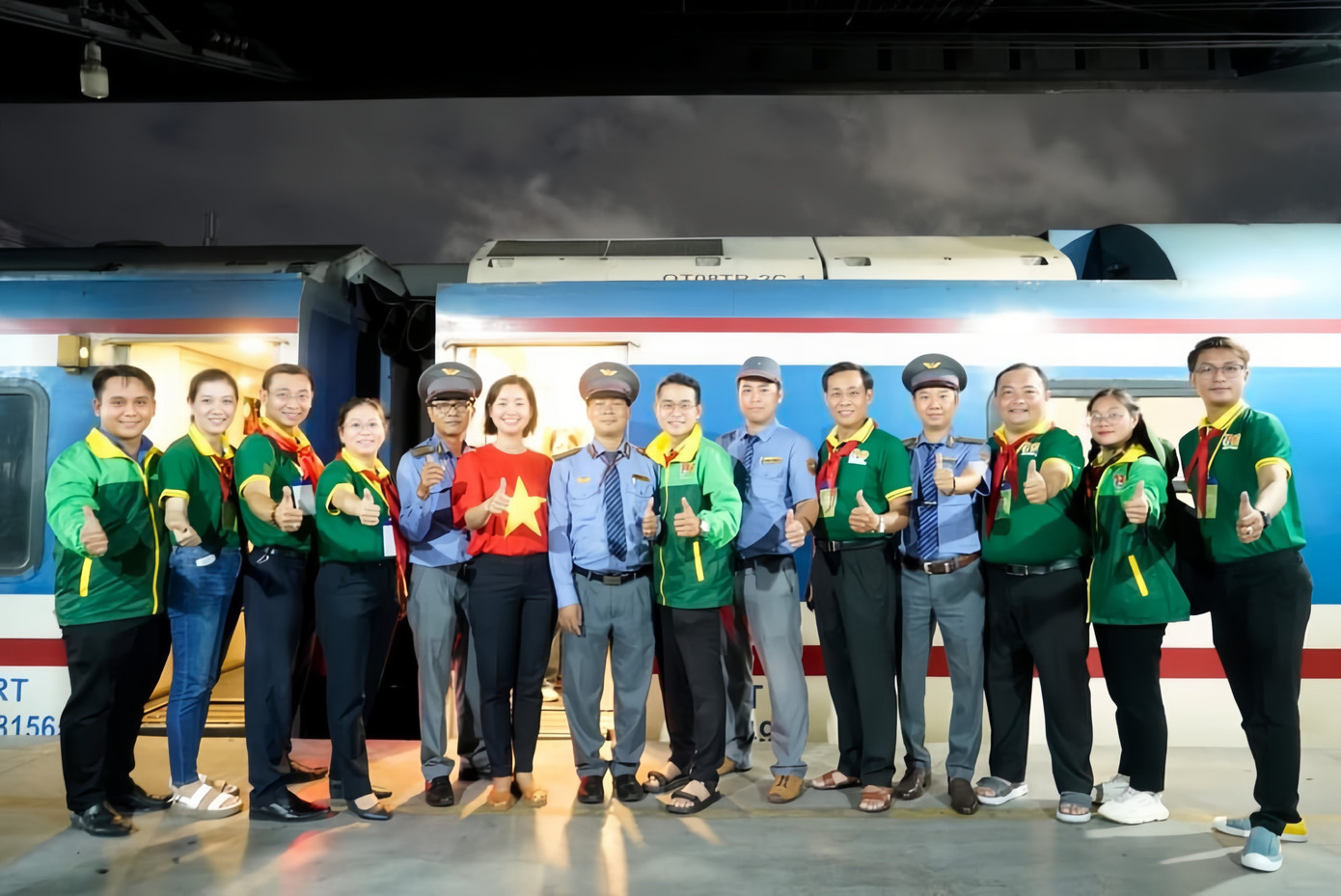 Các đại biểu chuẩn bị lên đường. Các đại biểu chuẩn bị lên đường.