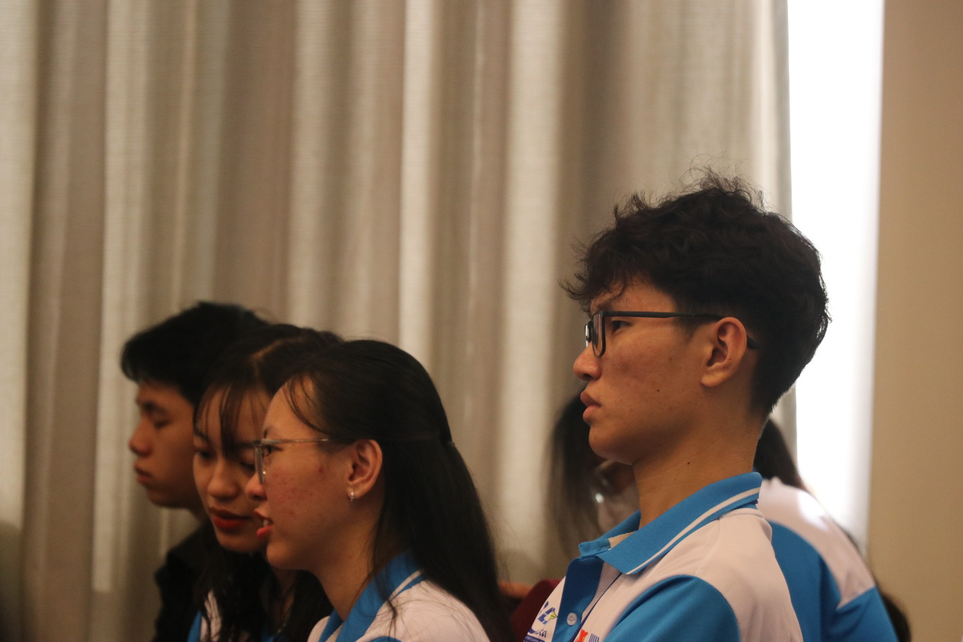 Vũ Bá Trung (phải) - sinh viên chuyên ngành Tự động hóa, trường ĐH Mở Hà Nội. (Ảnh: Lan Huỳnh) Vũ Bá Trung (phải) - sinh viên chuyên ngành Tự động hóa, trường ĐH Mở Hà Nội. (Ảnh: Lan Huỳnh)