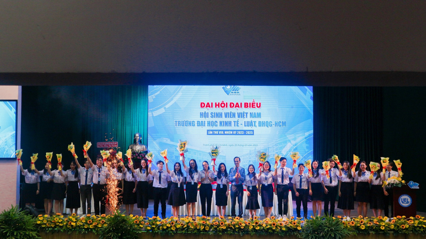 Ban Chấp hành Hội Sinh viên trường ĐH Kinh tế - Luật (ĐHQG TP. HCM) khóa VIII, với 21 thành viên. Ban Chấp hành Hội Sinh viên trường ĐH Kinh tế - Luật (ĐHQG TP. HCM) khóa VIII, với 21 thành viên.