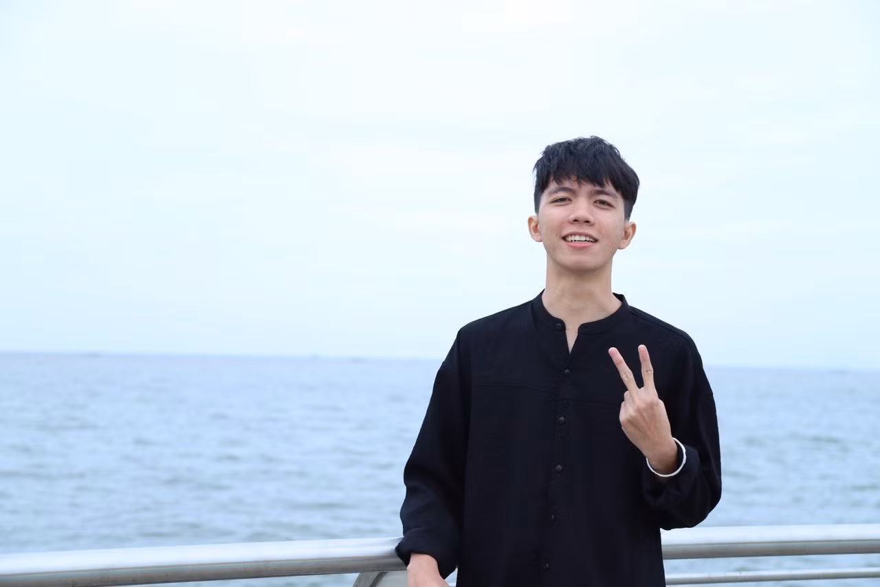 Trung Tính cho biết so với mọi năm, 3 triệu đồng được chu cấp từ gia đình lúc này không đủ để cậu chi tiêu. (Ảnh: NVCC)