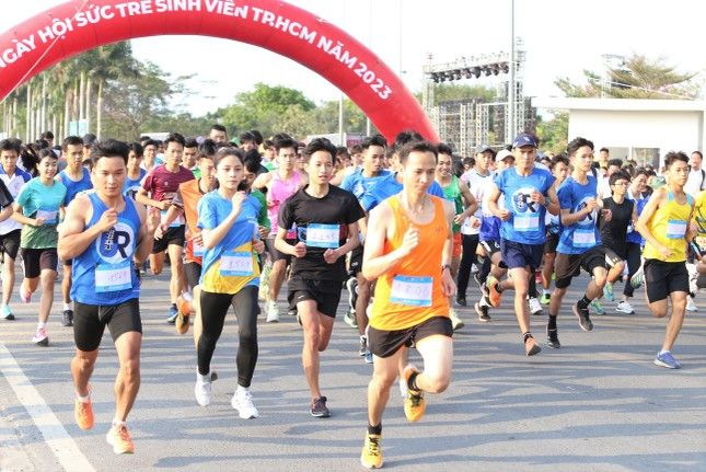 Mở màn Ngày hội, đông đảo sinh viên tại TP. HCM tham gia Giải chạy bộ trực tuyến học sinh, sinh viên TP. HCM 2023. (Ảnh: Ngô Tùng) Mở màn Ngày hội, đông đảo sinh viên tại TP. HCM tham gia Giải chạy bộ trực tuyến học sinh, sinh viên TP. HCM 2023. (Ảnh: Ngô Tùng)