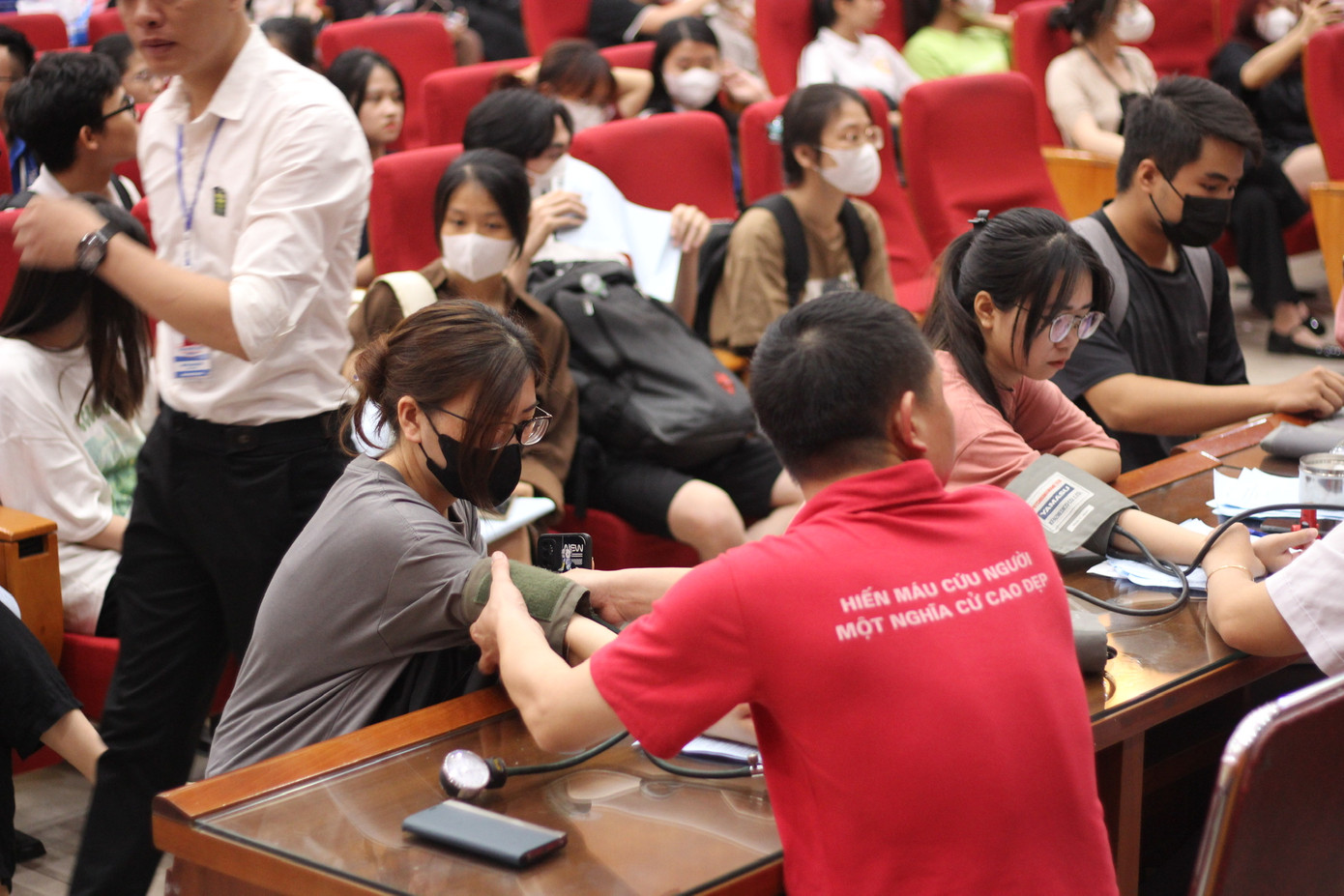 CLB Sinh viên tình nguyện vận động hiến máu Học viện Ngân hàng mang đến nhiều hoạt động ý nghĩa.