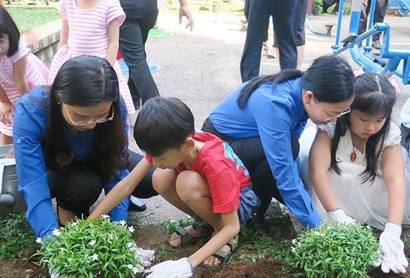 Các cơ sở Đoàn trực thuộc Thành Đoàn TPHCM cũng đồng loạt tổ chức các hoạt động hưởng ứng thực hiện Lễ Khởi động Tháng Thanh niên năm 2023 trong ngày 26/2. Các cơ sở Đoàn trực thuộc Thành Đoàn TPHCM cũng đồng loạt tổ chức các hoạt động hưởng ứng thực hiện Lễ Khởi động Tháng Thanh niên năm 2023 trong ngày 26/2.
