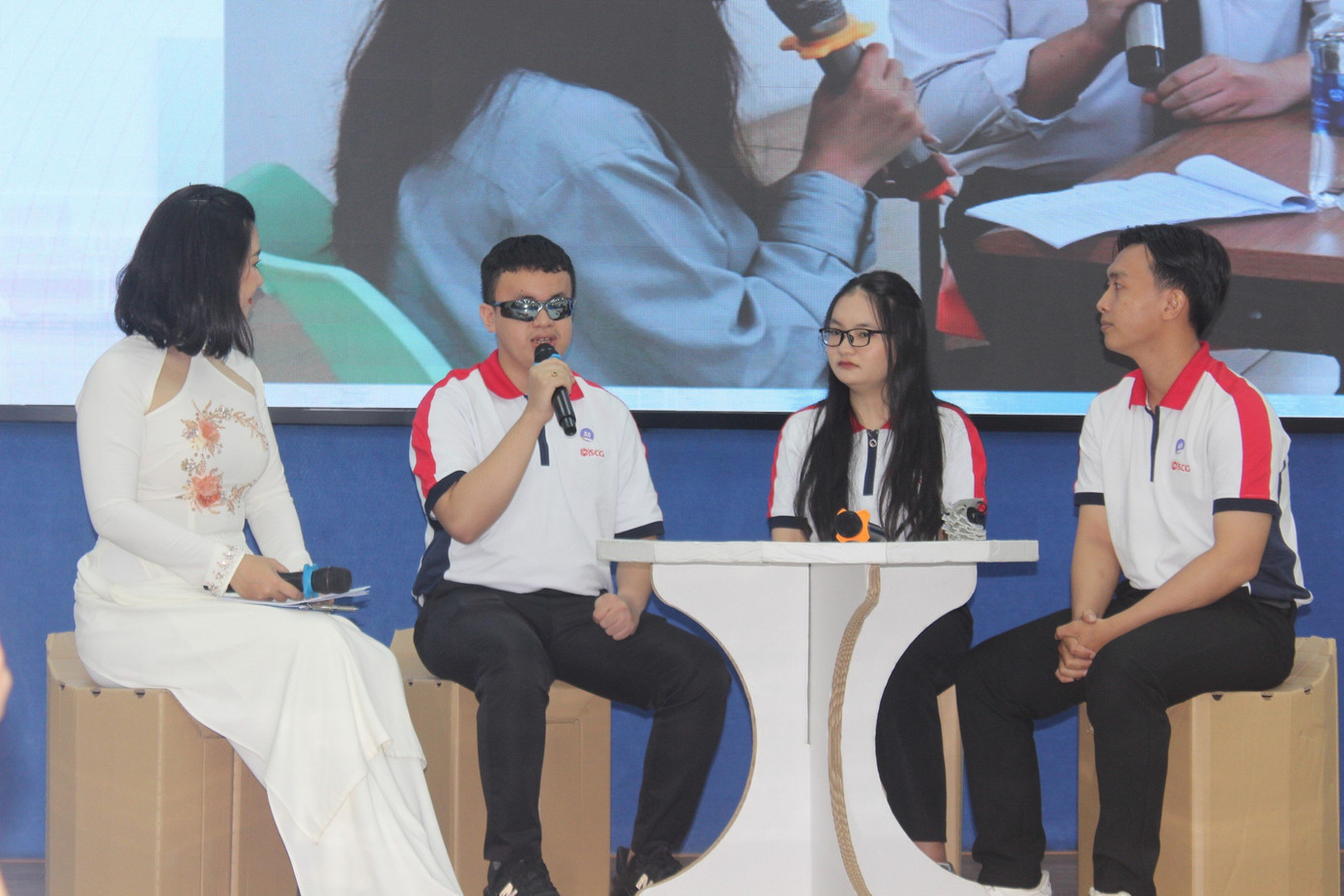 Huỳnh Ngọc Hiếu giao lưu tại chương trình trao học bổng ngày 19/12.