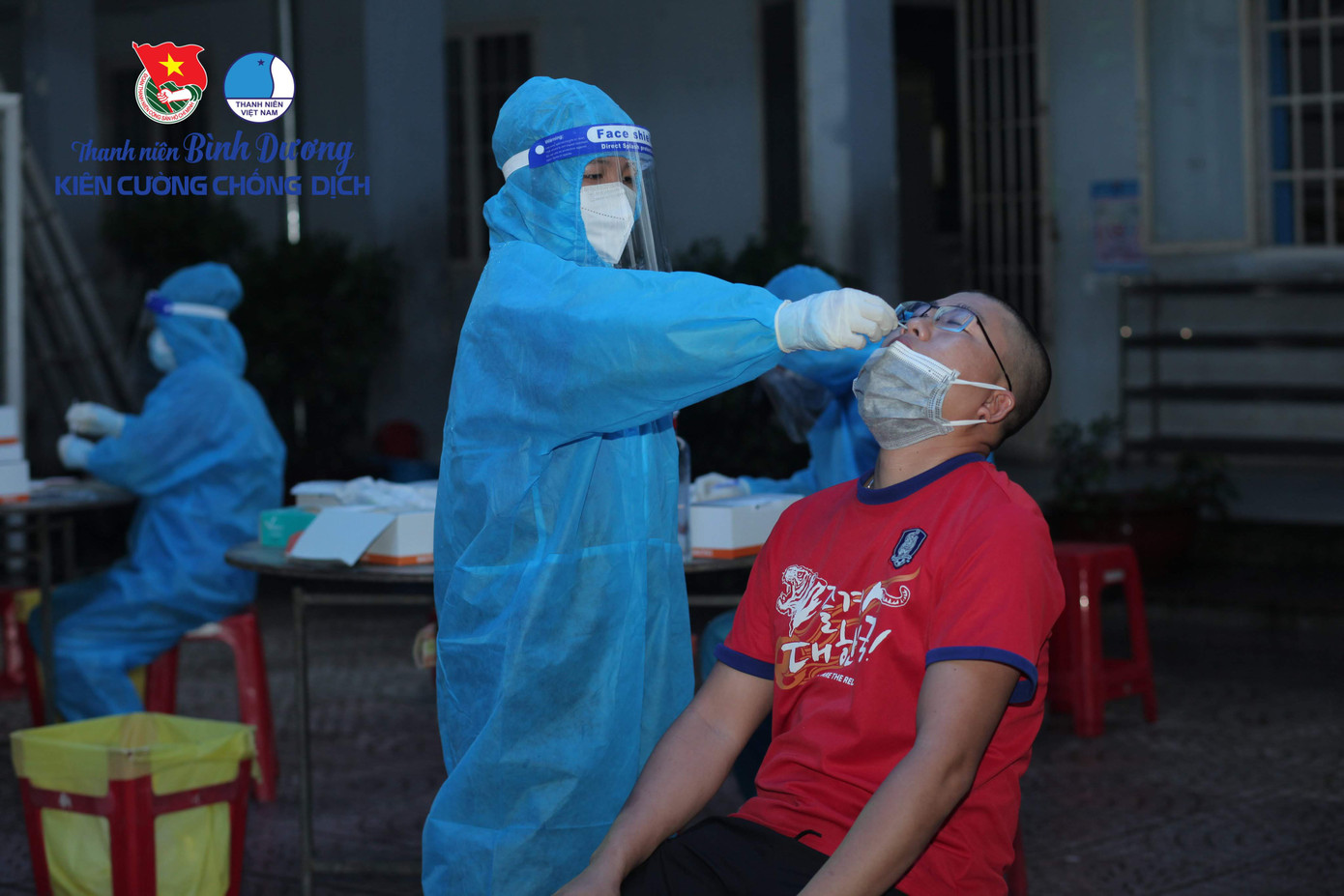 Tường Vi tham gia tình nguyện khi đại dịch COVID-19 bùng phát tại Bình Dương vào năm 2021. (Ảnh: NVCC) Tường Vi tham gia tình nguyện khi đại dịch COVID-19 bùng phát tại Bình Dương vào năm 2021. (Ảnh: NVCC)