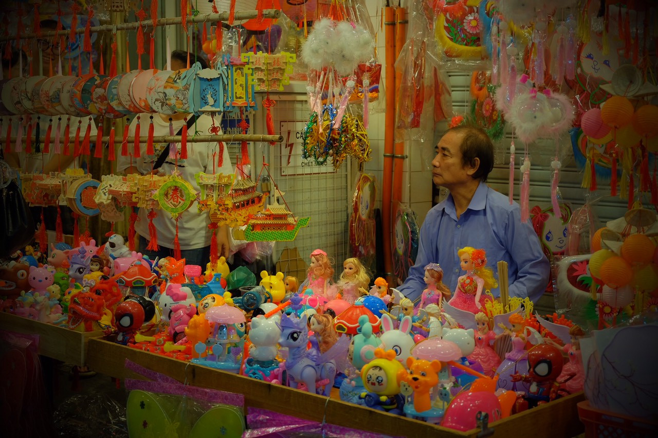 Các tiểu thương nơi đây mong cho thời tiết thuận lợi để du khách tìm về con phố đông hơn.