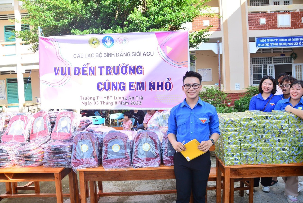 Thái Vinh thường xuyên tham gia các hoạt động thiện nguyện. (Ảnh: NVCC) Thái Vinh thường xuyên tham gia các hoạt động thiện nguyện. (Ảnh: NVCC)