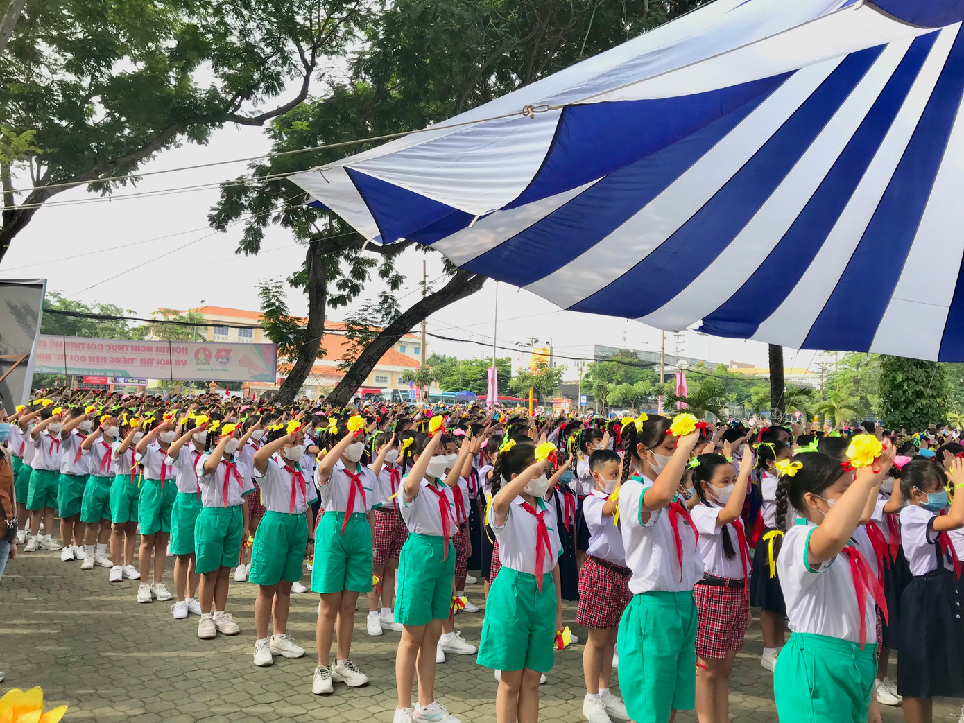 Các em học sinh tại các quận, huyện trên địa bàn TPHCM tập trung về công viên Gia Định tham dự Ngày hội Đội viên. (Ảnh: Bích Ngọc)