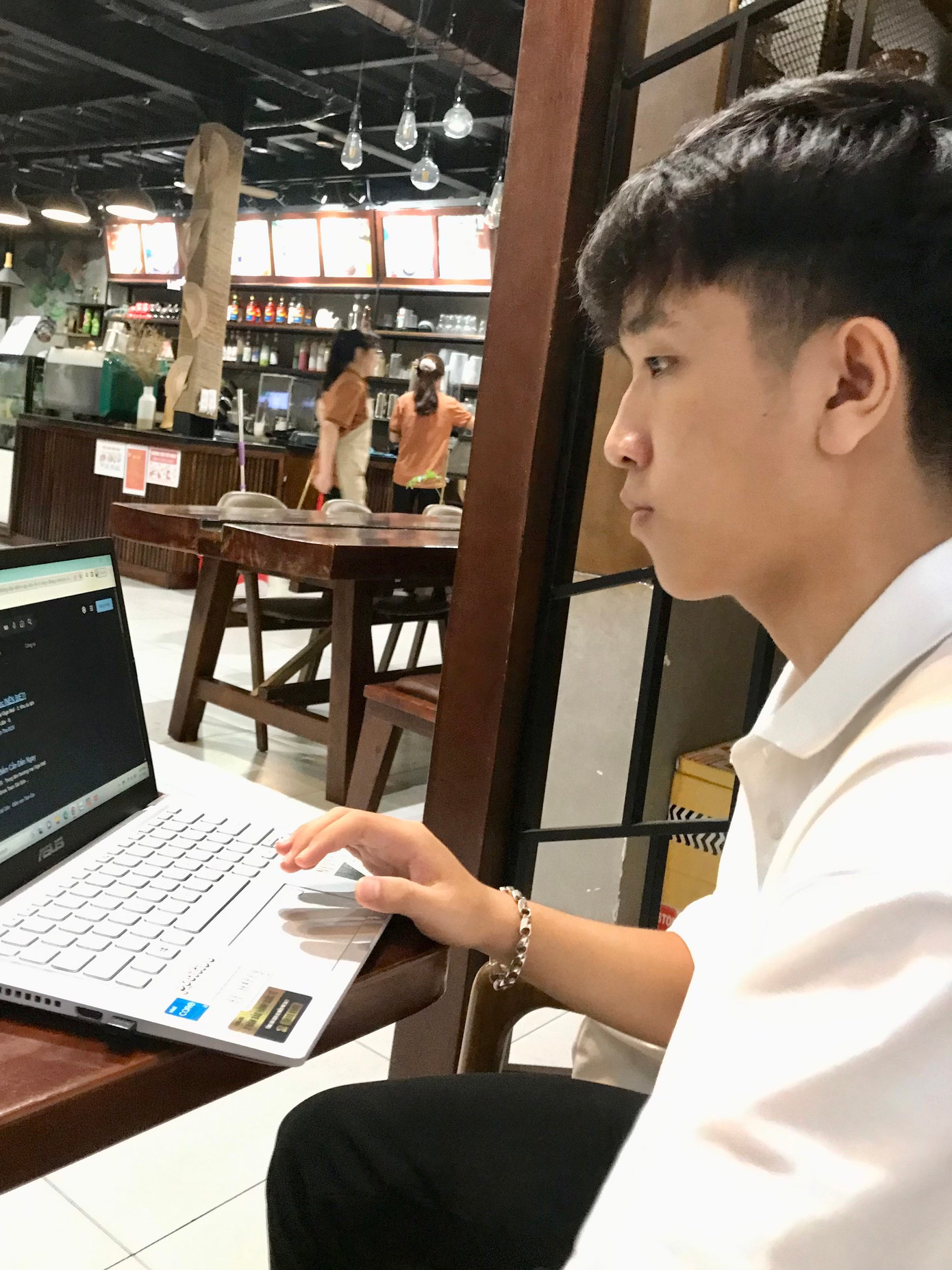 Tiến Đạt tìm hiểu thêm về các trường đại học để chọn cho mình nguyện vọng tốt nhất. Tiến Đạt tìm hiểu thêm về các trường đại học để chọn cho mình nguyện vọng tốt nhất.