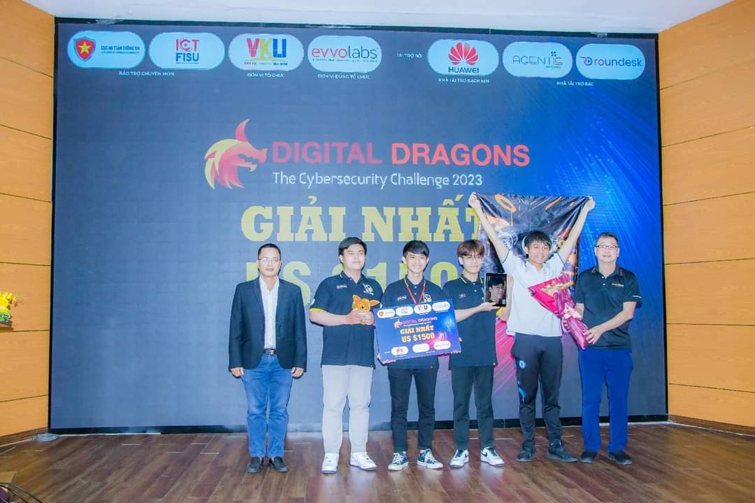 Đội "P3", trường ĐH Công nghệ thông tin (ĐHQG TP. HCM) giành giải Nhất cuộc thi. Đội "P3", trường ĐH Công nghệ thông tin (ĐHQG TP. HCM) giành giải Nhất cuộc thi.