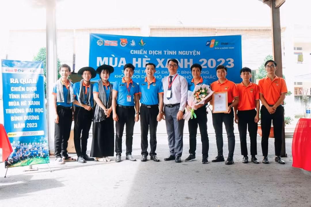 Ban chỉ huy chiến dịch "Mùa Hè Xanh" trường ĐH Bình Dương. (Ảnh: Trường ĐH Bình Dương)