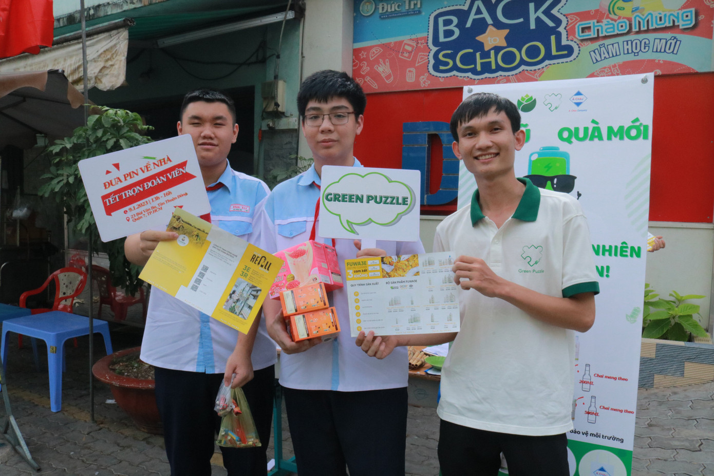 Sau khi đổi pin cũ các bạn sẽ được nhận những món quà thân thiện với môi trường.