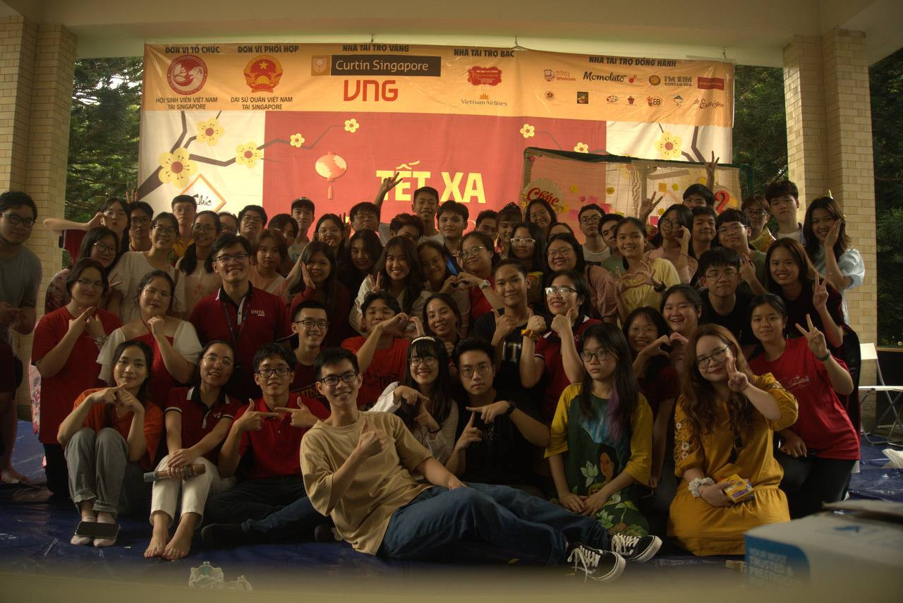 Rất đông các bạn trẻ là du học sinh Việt tại Singapore tham gia chương trình. Rất đông các bạn trẻ là du học sinh Việt tại Singapore tham gia chương trình.