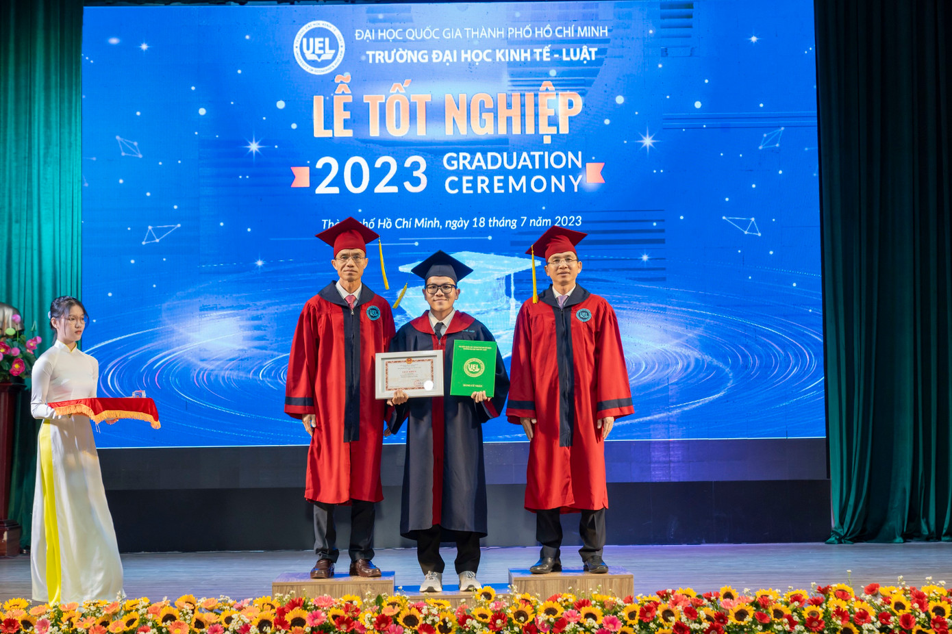 Lê Thanh Hải - thủ khoa trường ĐH Kinh tế - Luật (ĐHQG TP. HCM) trong ngày nhận bằng tốt nghiệp, giữa tháng 7/2023.