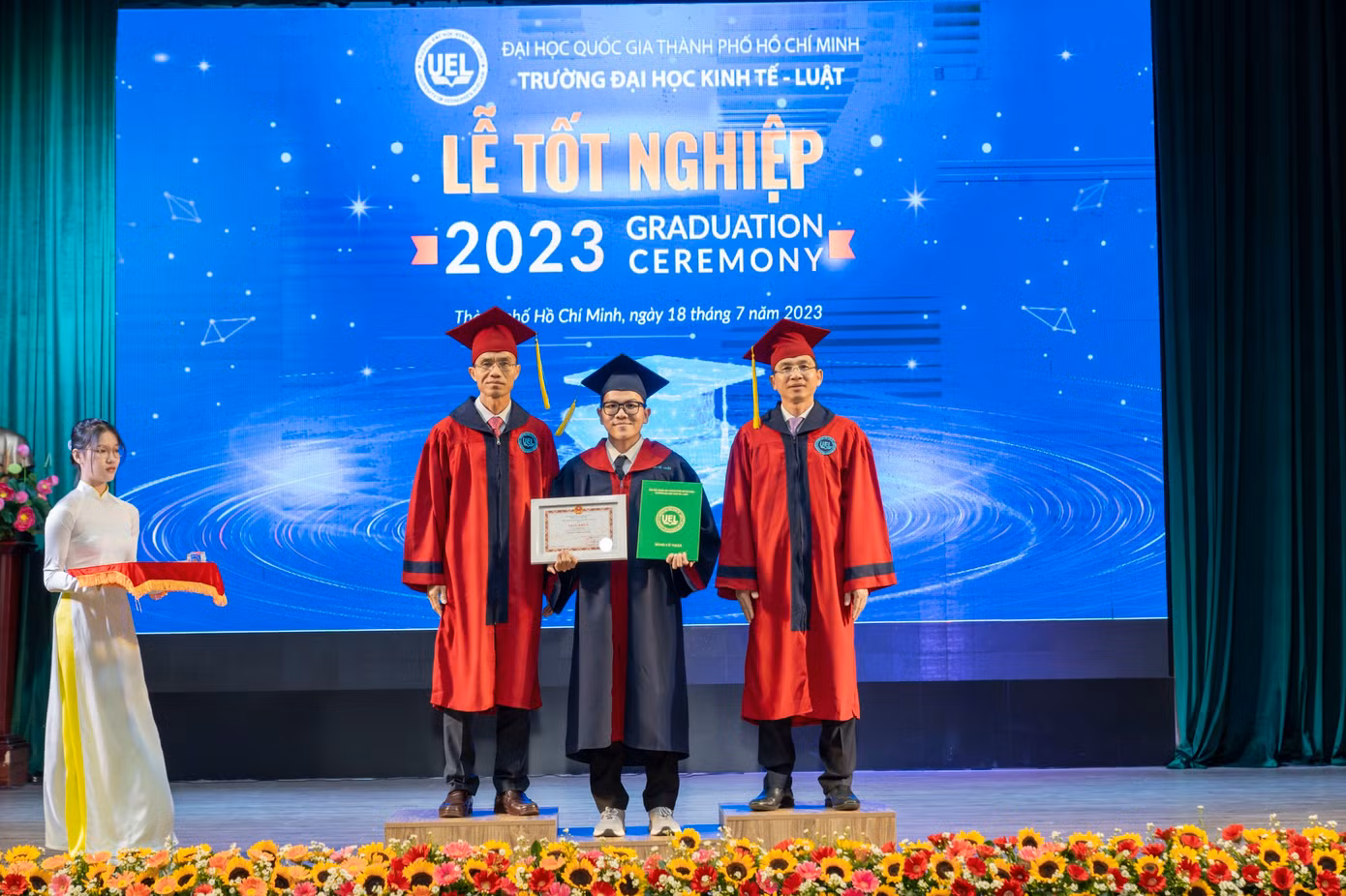 Lê Thanh Hải - thủ khoa trường ĐH Kinh tế - Luật (ĐHQG TP. HCM) trong ngày nhận bằng tốt nghiệp, giữa tháng 7/2023.