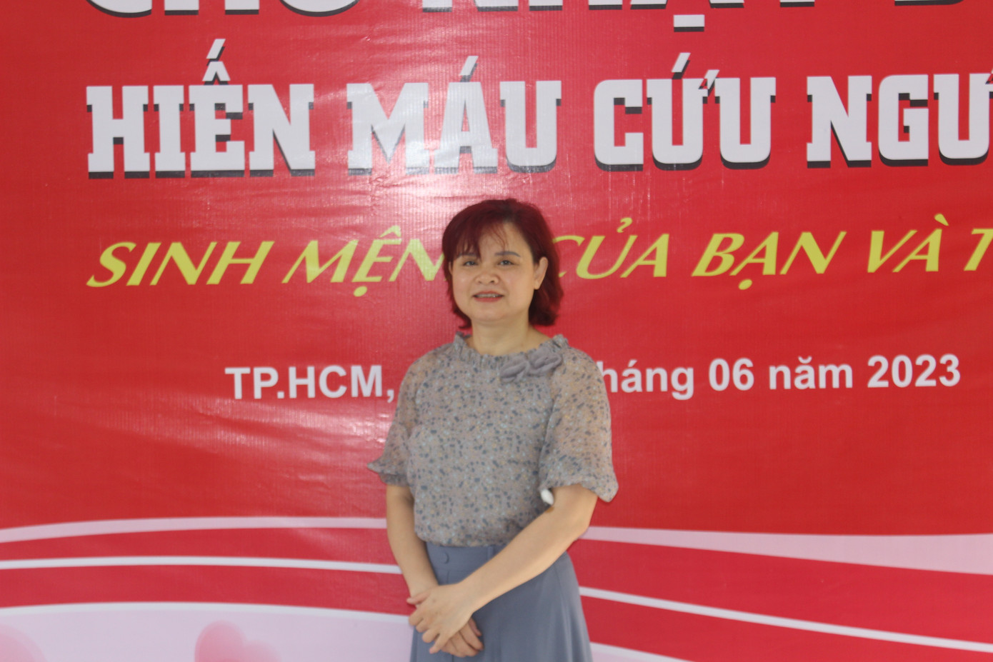 Cũng lần đầu tham gia hiến máu, chị Vũ Thị Thu Hương nói: “Tôi cảm thấy rất vui khi góp phần nhỏ bé vào ngân hàng máu cứu người. Con tôi là sinh viên, cháu cũng tham gia hiến máu ở trường. Sau chương trình, tôi sẽ tuyên truyền đến người thân bạn bè cùng tiếp tục tham gia các hoạt động hiến máu nhân đạo”.