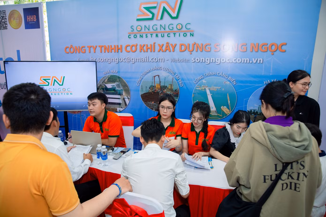 Nhiều cơ hội tuyển dụng được trong ngày hội dành cho các bạn sinh viên.