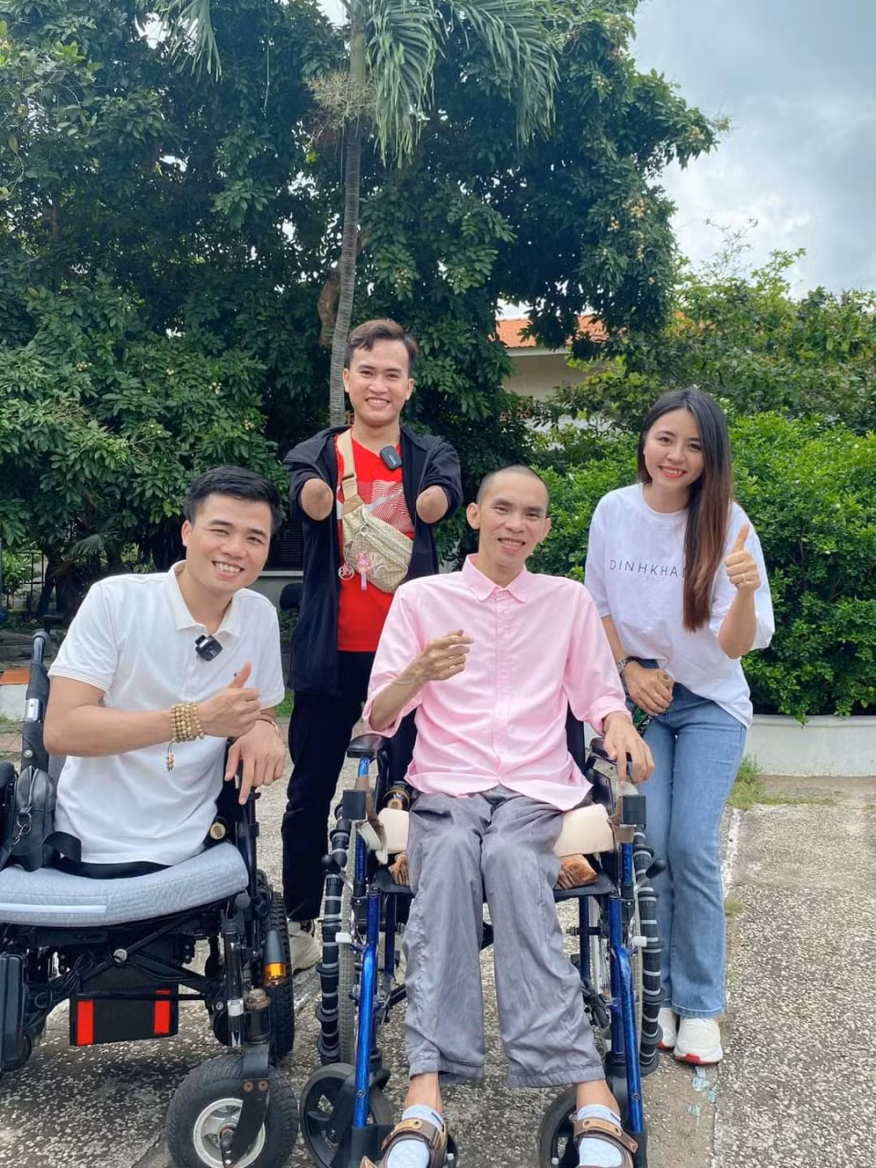 Nguyễn Ngọc Nhứt đi tình nguyện tại làng trẻ SOS. (Ảnh: NVCC).