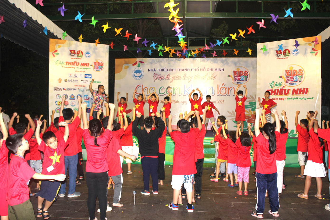Lễ hội Thiếu nhi TP. HCM với nhiều không gian sinh hoạt cho các em thiếu nhi cùng vui chơi.
