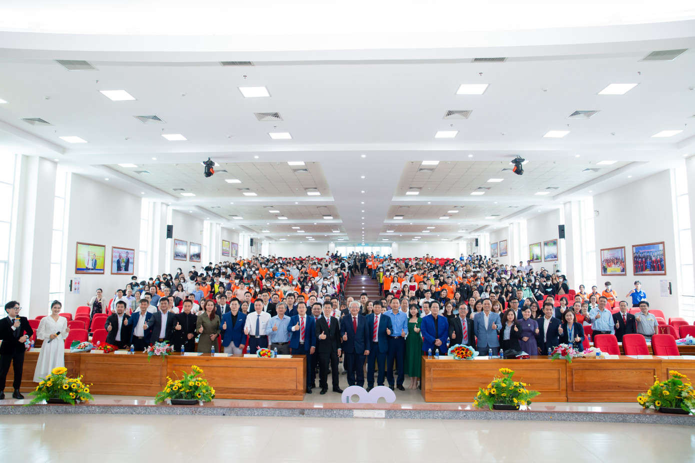 Rất đông sinh viên tham dự ngày hội “Triển lãm công nghệ và Tuyển dụng Khối ngành Kiến trúc – Mỹ thuật – Nội thất & Xây dựng – HUTECH Exhibition on Art, Architecture & Contrucstion 2023”. Rất đông sinh viên tham dự ngày hội “Triển lãm công nghệ và Tuyển dụng Khối ngành Kiến trúc – Mỹ thuật – Nội thất & Xây dựng – HUTECH Exhibition on Art, Architecture & Contrucstion 2023”.