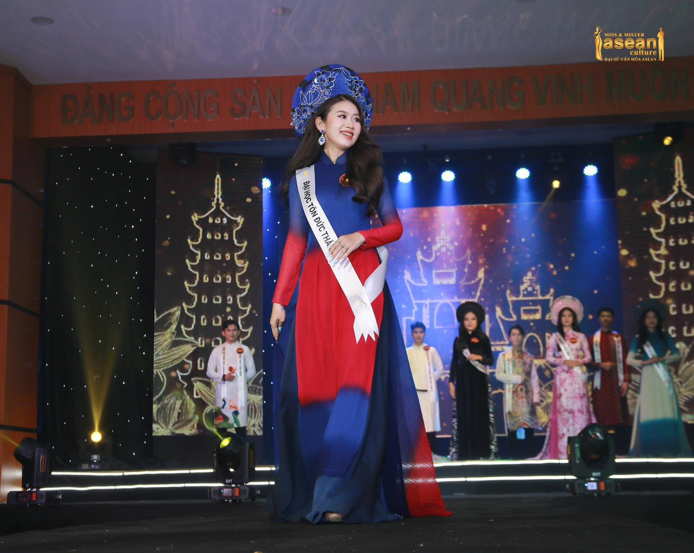 Nữ sinh xứ Quảng lộng lẫy trong phần thi áo dài. (Ảnh: NVCC) Nữ sinh xứ Quảng lộng lẫy trong phần thi áo dài. (Ảnh: NVCC)