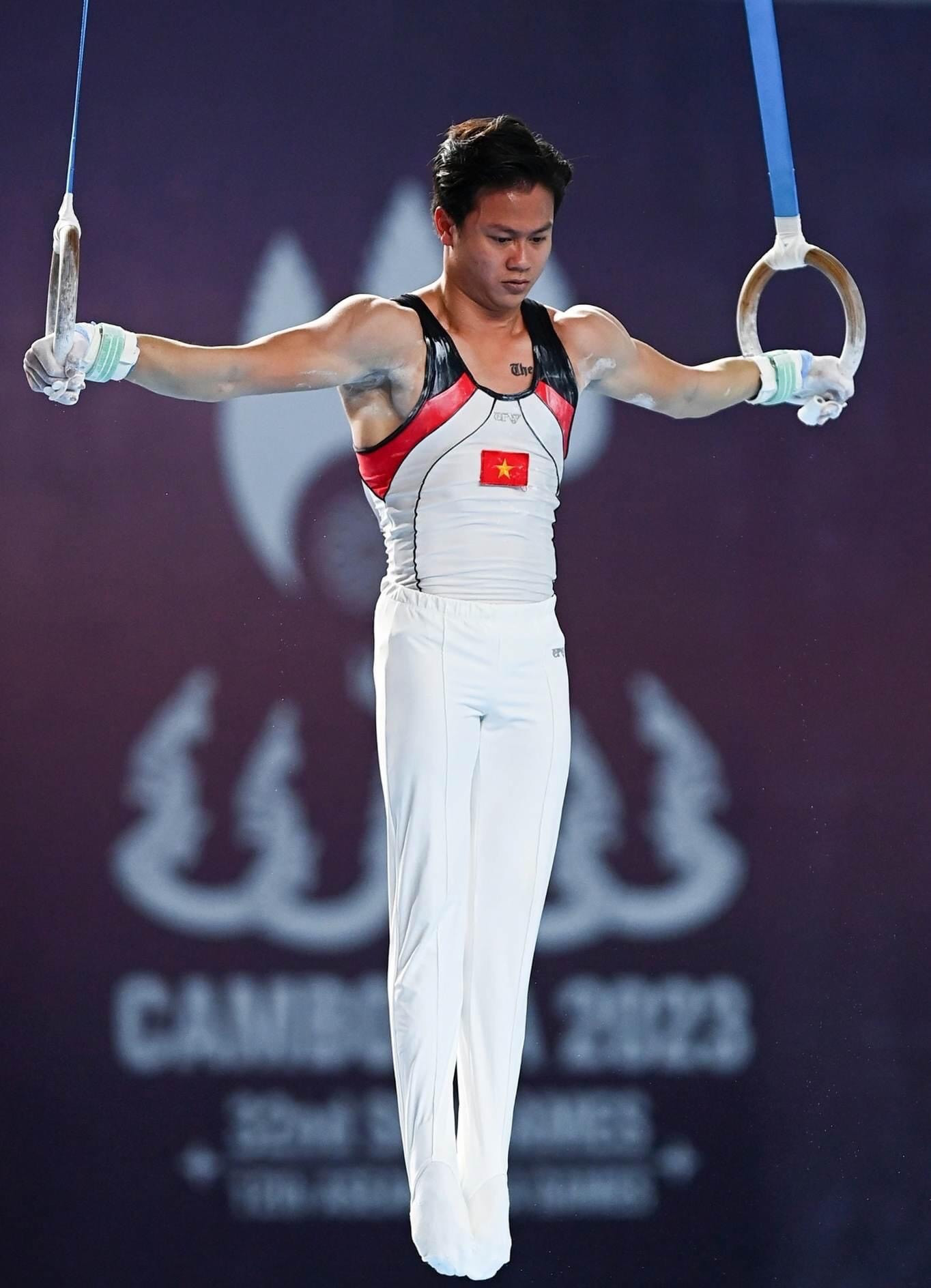 Khánh Phong dự thi hạng mục vòng treo tại SEA Games 32. (Ảnh: NVCC) Khánh Phong dự thi hạng mục vòng treo tại SEA Games 32. (Ảnh: NVCC)