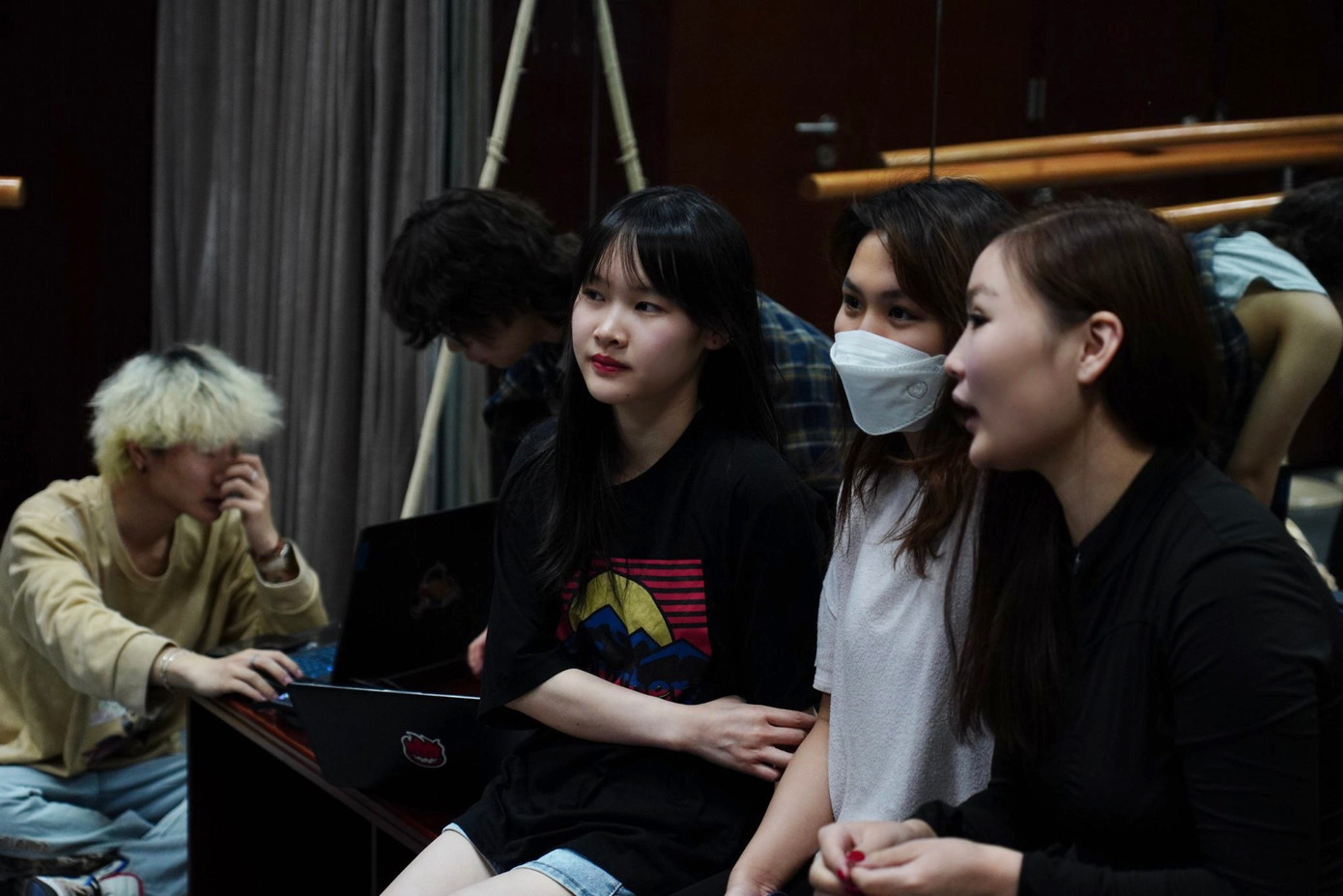 Việc tham gia nhiều hoạt động ngoại khóa đã giúp Bích Ngọc làm “dày” hồ sơ và trúng tuyển học bổng toàn phần đào tạo cử nhân trị giá gần 2 tỷ đồng. (Ảnh: NVCC).