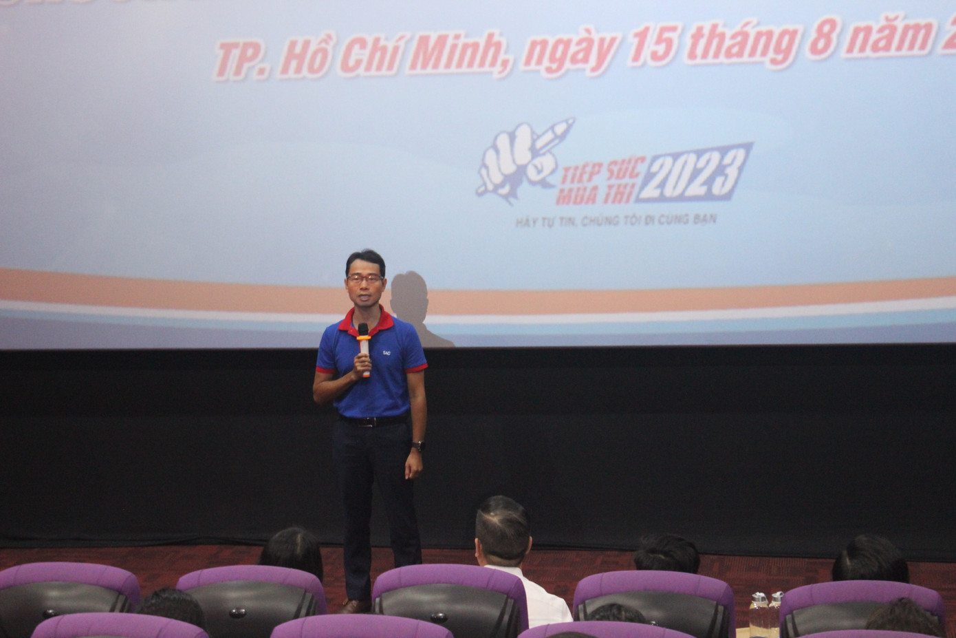 Anh Lê Xuân Dũng – Giám đốc Trung tâm Hỗ trợ học sinh, sinh viên TPHCM phát biểu tại chương trình. Anh Lê Xuân Dũng – Giám đốc Trung tâm Hỗ trợ học sinh, sinh viên TPHCM phát biểu tại chương trình.