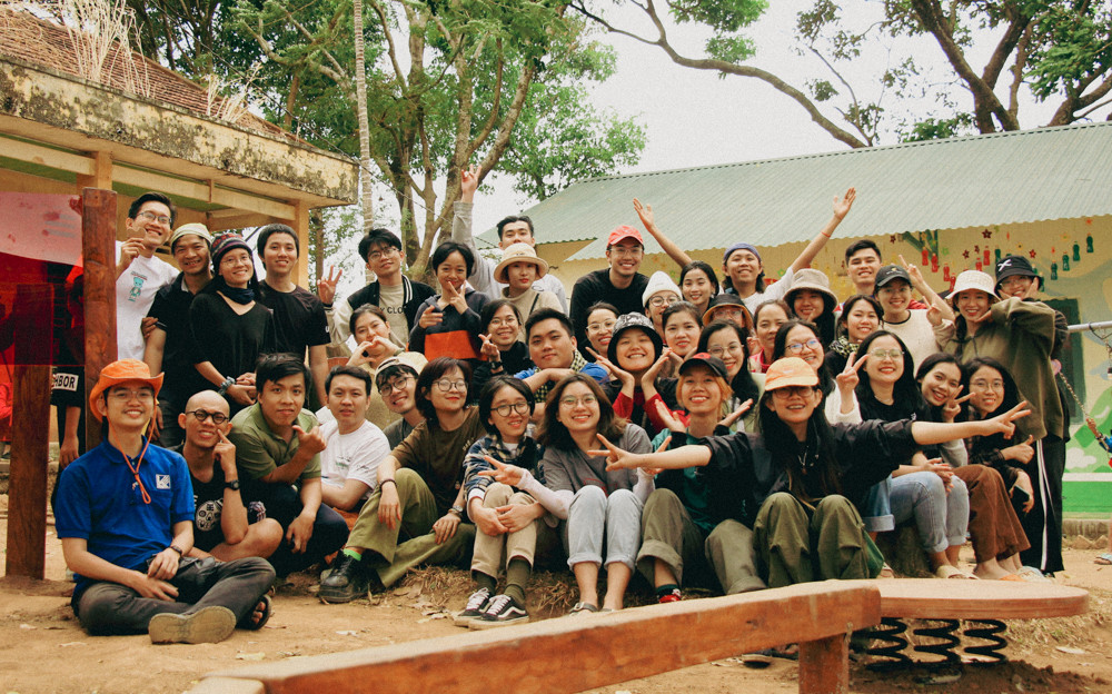 Thảo và các bạn tình nguyện viên luôn gắng sức để tạo ra nhiều sân chơi an toàn cho trẻ. (Ảnh: SCCV) Thảo và các bạn tình nguyện viên luôn gắng sức để tạo ra nhiều sân chơi an toàn cho trẻ. (Ảnh: SCCV)