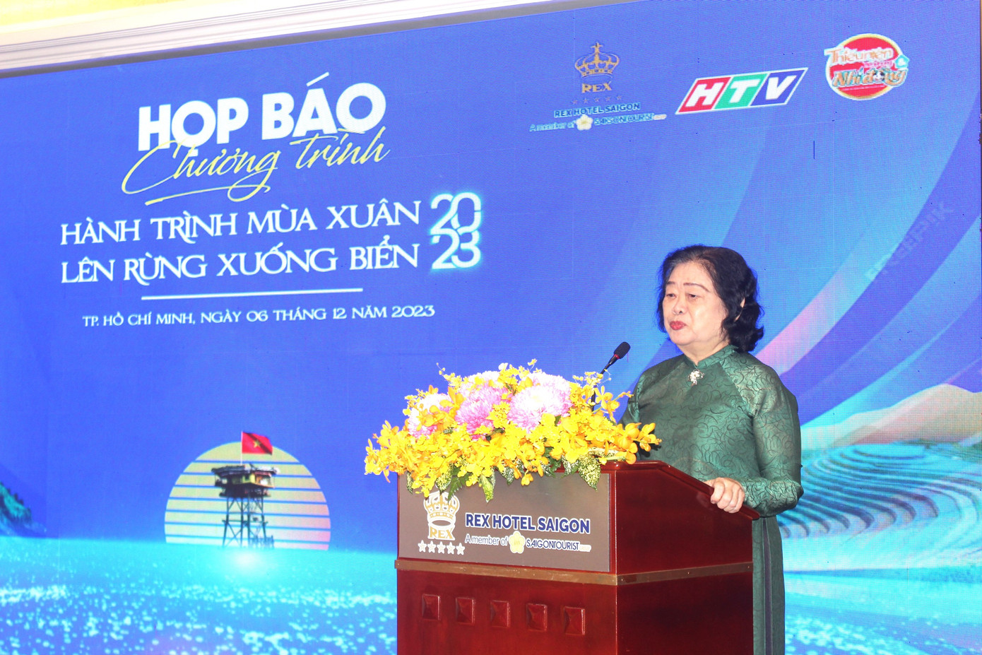 Nguyên Phó Chủ tịch nước Trương Mỹ Hoa - Chủ tịch Quỹ học bổng Vừ A Dính, Chủ nhiệm CLB "Vì Hoàng Sa - Trường Sa thân yêu" phát biểu tại Họp báo giới thiệu chương trình giao lưu nghệ thuật “Hành trình mùa xuân lên rừng xuống biển 2023". Nguyên Phó Chủ tịch nước Trương Mỹ Hoa - Chủ tịch Quỹ học bổng Vừ A Dính, Chủ nhiệm CLB "Vì Hoàng Sa - Trường Sa thân yêu" phát biểu tại Họp báo giới thiệu chương trình giao lưu nghệ thuật “Hành trình mùa xuân lên rừng xuống biển 2023".