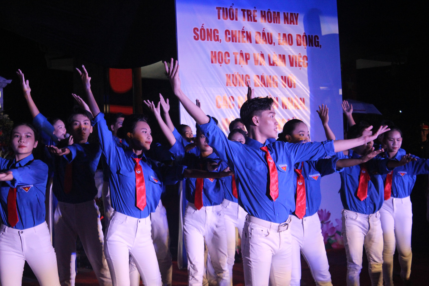 Các tiết mục văn nghệ tại chương trình.