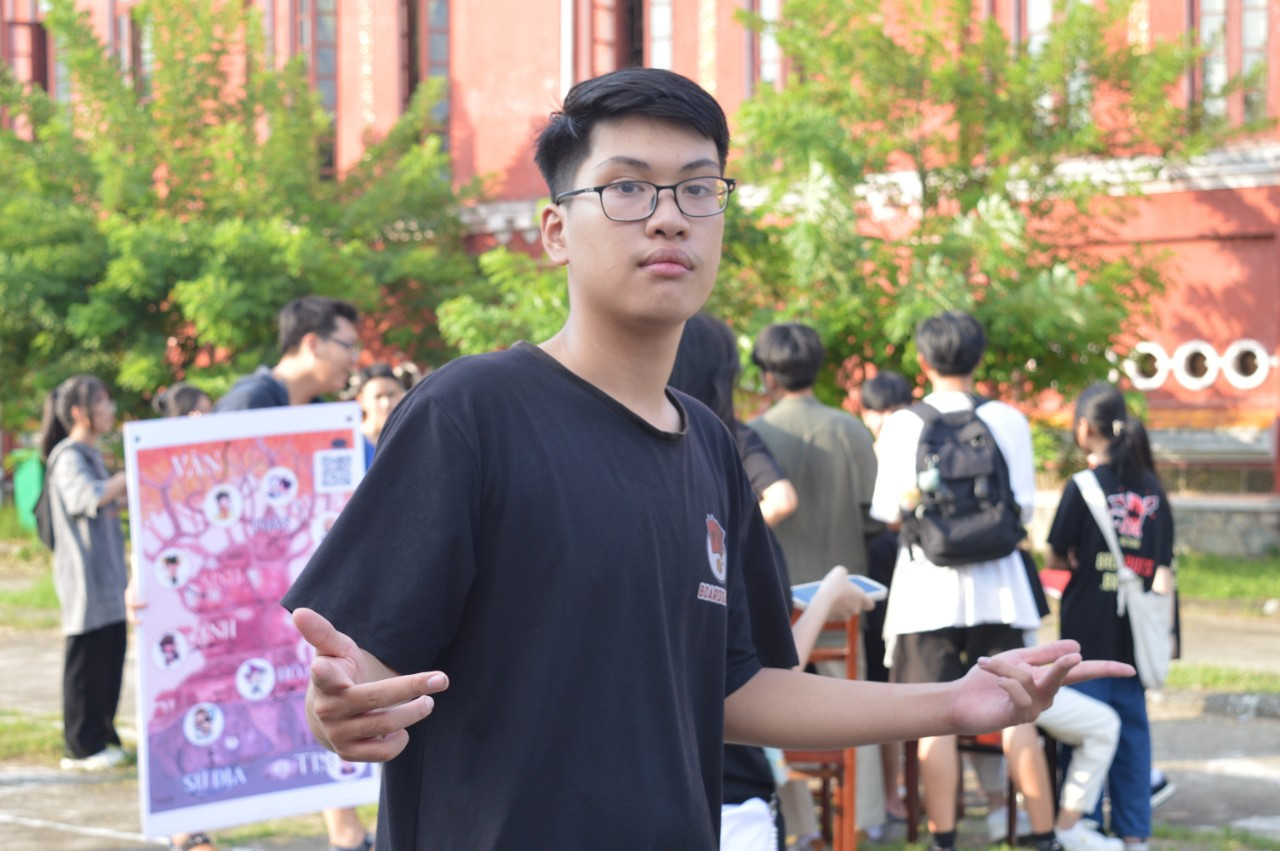 Nguyễn Xuân Quang, học sinh Trường THPT chuyên Quốc học Huế đặt mục tiêu đạt 28+. Nguyễn Xuân Quang, học sinh Trường THPT chuyên Quốc học Huế đặt mục tiêu đạt 28+.