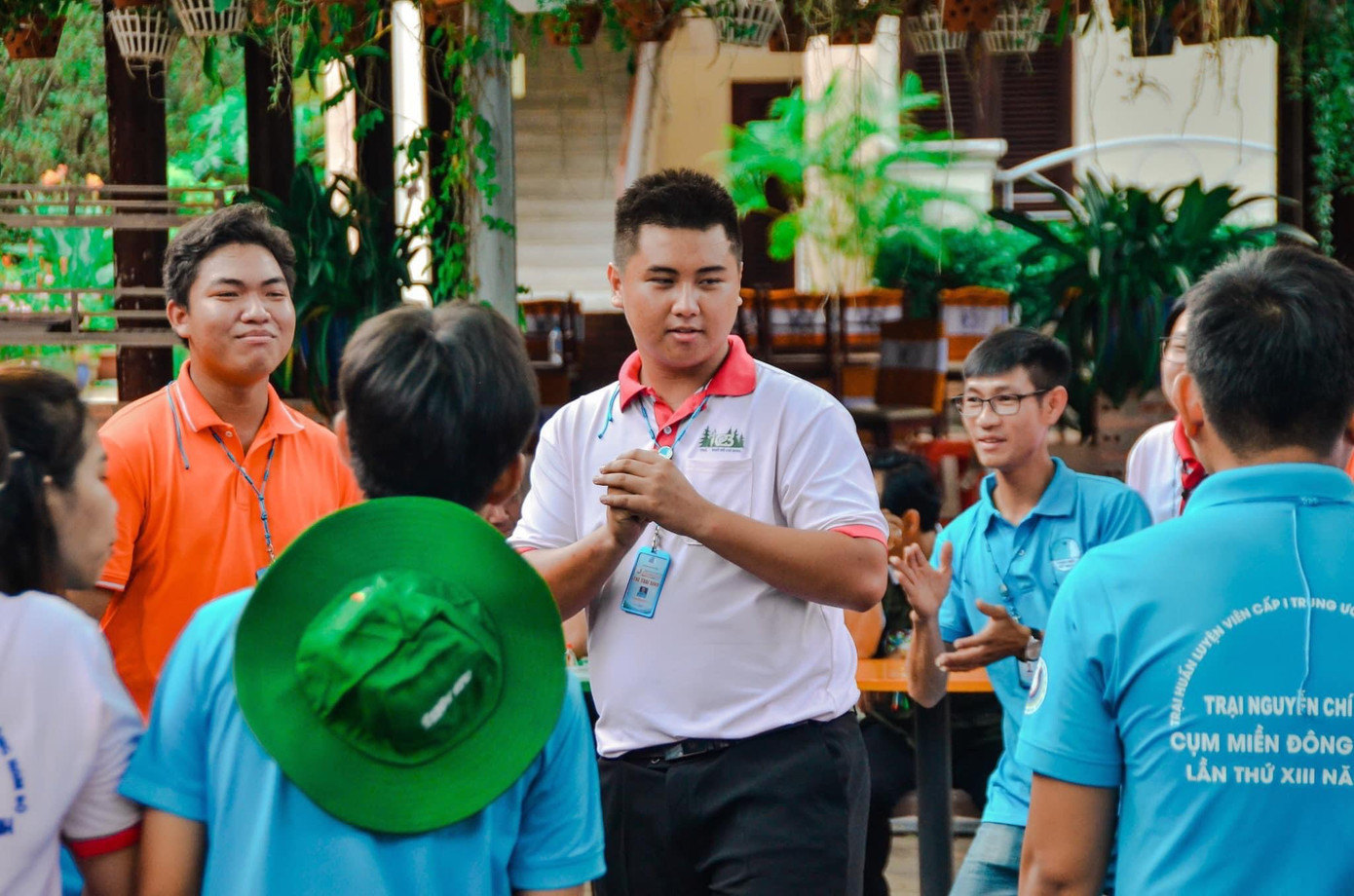 Văn Tài (giữa), chàng trai nhiệt huyết với công tác Đoàn - Hội. (Ảnh: NVCC) Văn Tài (giữa), chàng trai nhiệt huyết với công tác Đoàn - Hội. (Ảnh: NVCC)