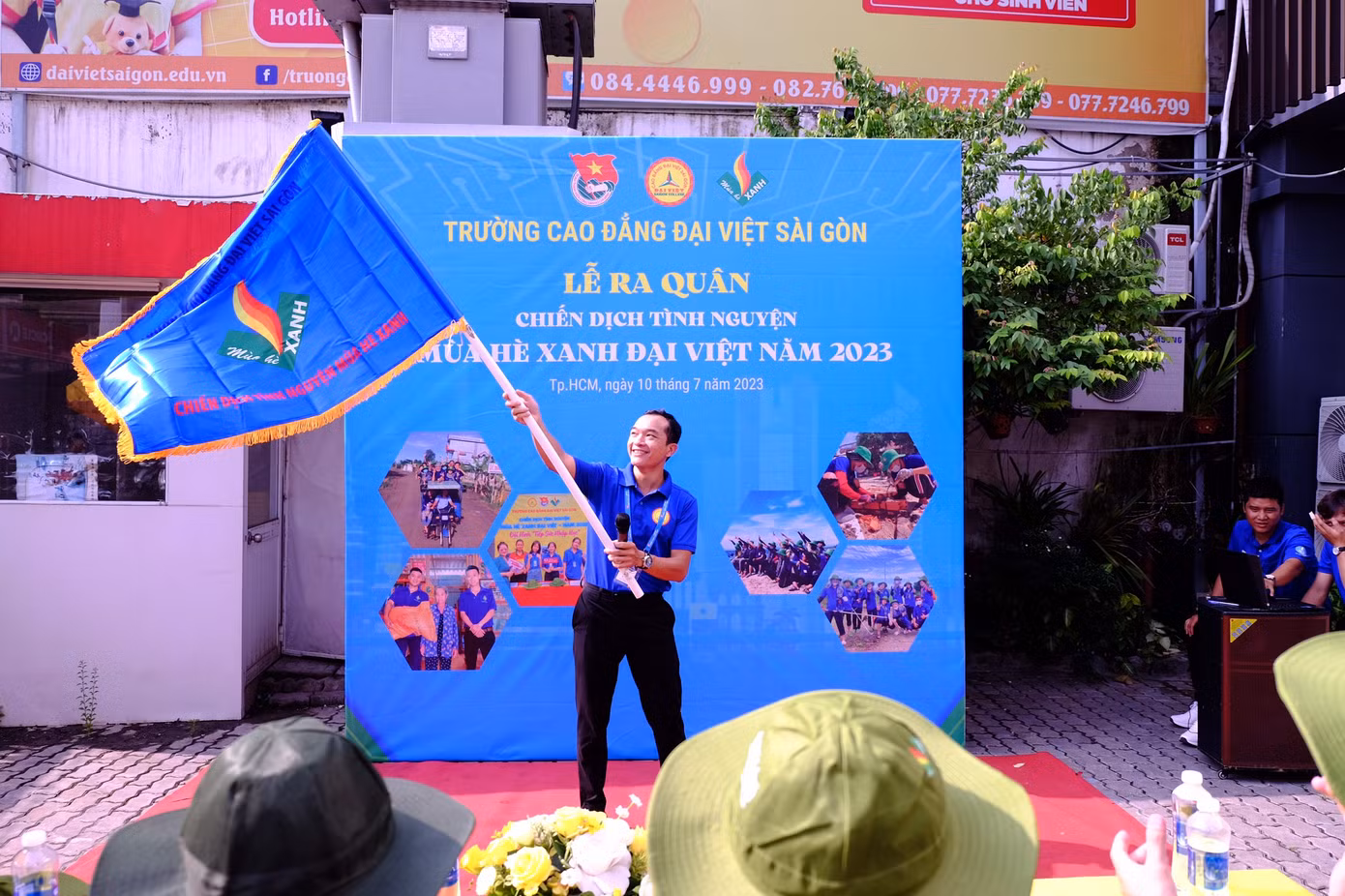 Anh Trần Vỉnh Xuyên hiện là Phó Trưởng phòng Công tác sinh viên, kiêm Bí thư Đoàn trường CĐ Đại Việt Sài Gòn. (Ảnh: NVCC) Anh Trần Vỉnh Xuyên hiện là Phó Trưởng phòng Công tác sinh viên, kiêm Bí thư Đoàn trường CĐ Đại Việt Sài Gòn. (Ảnh: NVCC)