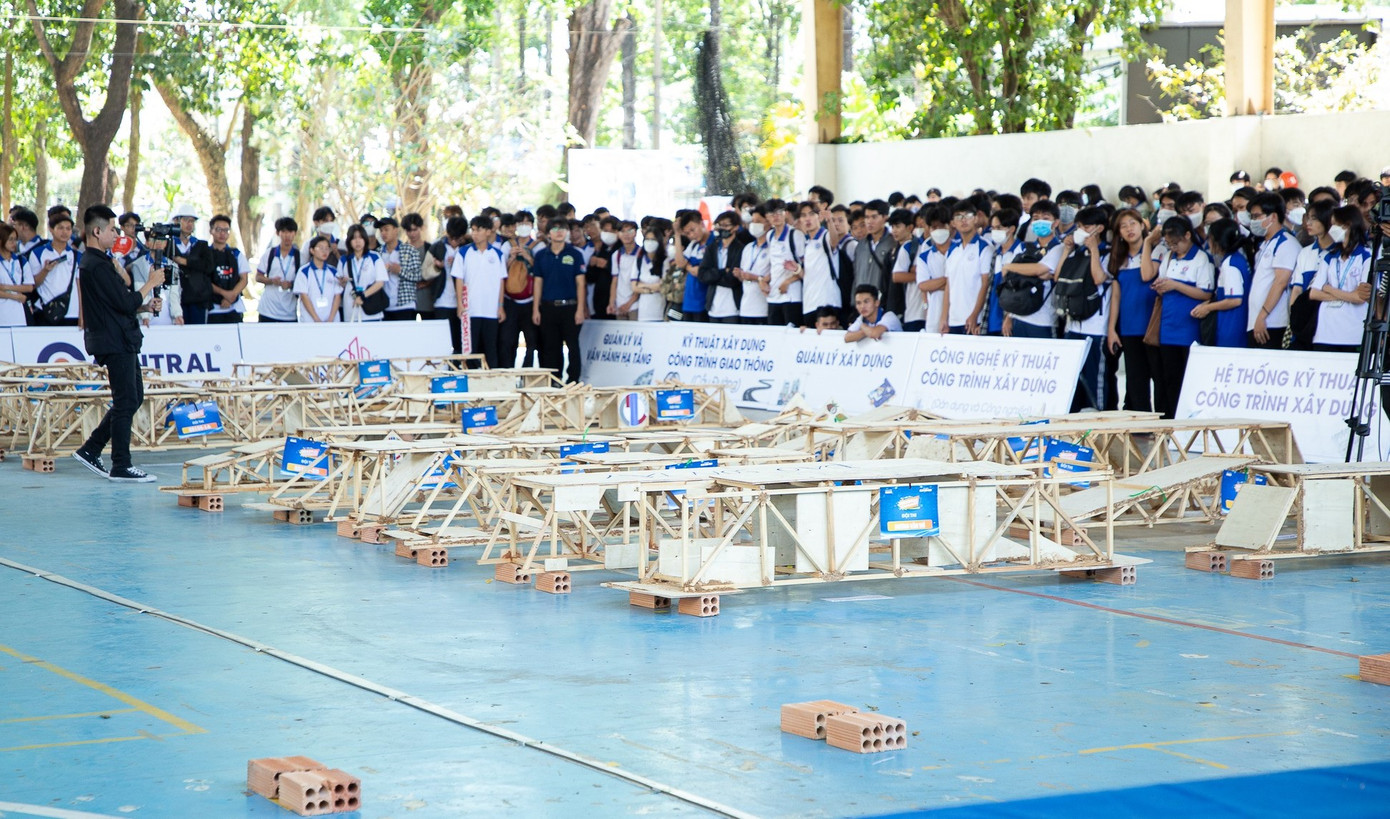 Năm 2022, điểm chuẩn của trường theo phương thức xét điểm tốt nghiệp THPT dao động từ 17 - 26,75, cao nhất là ngành Công nghệ thông tin. (Ảnh: UTE) Năm 2022, điểm chuẩn của trường theo phương thức xét điểm tốt nghiệp THPT dao động từ 17 - 26,75, cao nhất là ngành Công nghệ thông tin. (Ảnh: UTE)