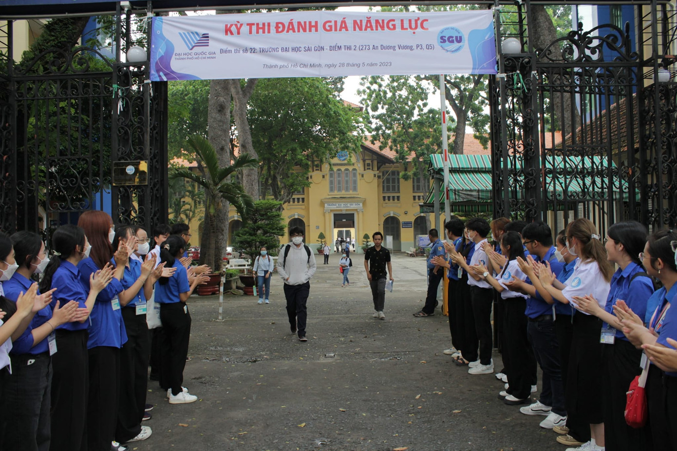 Hoạt động &quot;Tiếp sức mùa thi&quot; tại kỳ thi Đánh giá năng lực đợt 2 do ĐHQG TP. HCM tổ chức. (Ảnh: HSV TP. HCM)