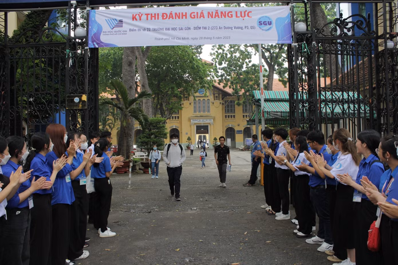 Hoạt động "Tiếp sức mùa thi" tại kỳ thi Đánh giá năng lực đợt 2 do ĐHQG TP. HCM tổ chức. (Ảnh: HSV TP. HCM)