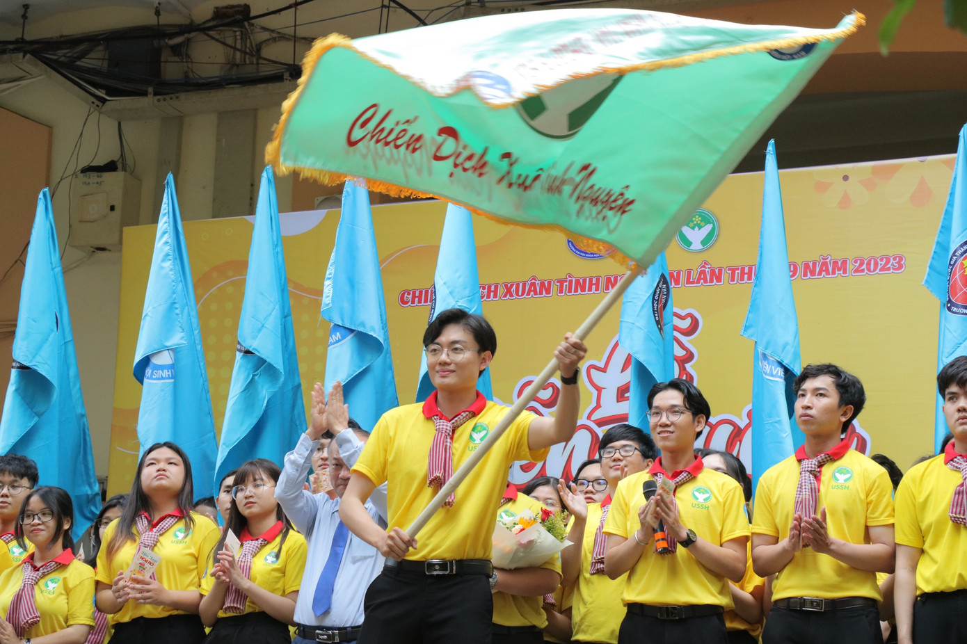 “Thủ lĩnh” dẫn dắt chiến dịch 'Xuân tình nguyện' trường ĐH KHXH&NV, ĐHQG TP. HCM. “Thủ lĩnh” dẫn dắt chiến dịch 'Xuân tình nguyện' trường ĐH KHXH&NV, ĐHQG TP. HCM.