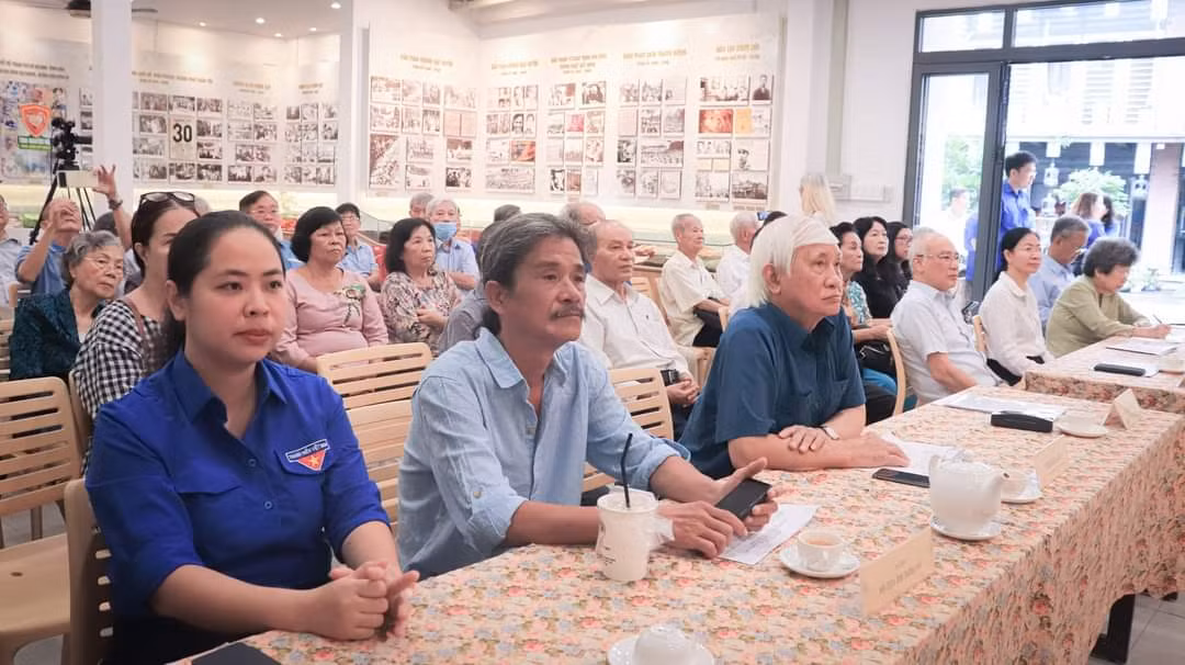Khách mời và các trại sinh cùng nghe các chuyên đề sinh hoạt. (Ảnh: TLTĐ)