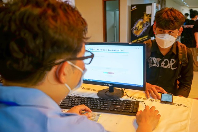 Thí sinh tham dự thi Kỳ thi Đánh giá năng lực năm 2022 do ĐHQG TP. HCM tổ chức. (Ảnh: Hồng Nguyễn) Thí sinh tham dự thi Kỳ thi Đánh giá năng lực năm 2022 do ĐHQG TP. HCM tổ chức. (Ảnh: Hồng Nguyễn)