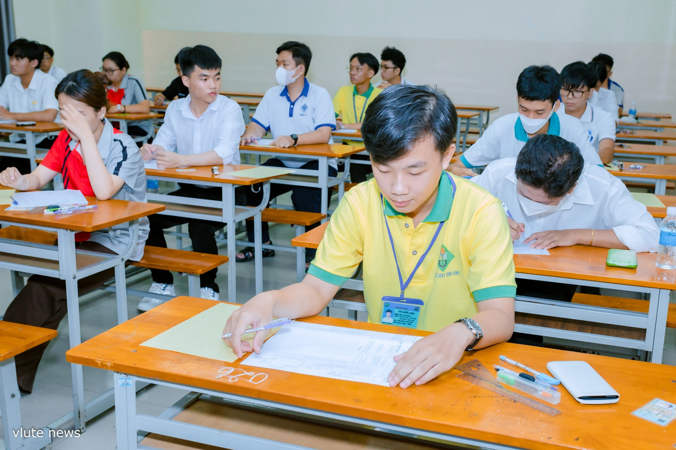 Các thí sinh tham gia kỳ thi Olympic Cơ học toàn quốc lần thứ 33 khu vực phía Nam. (Ảnh: ĐHSPKTVL)