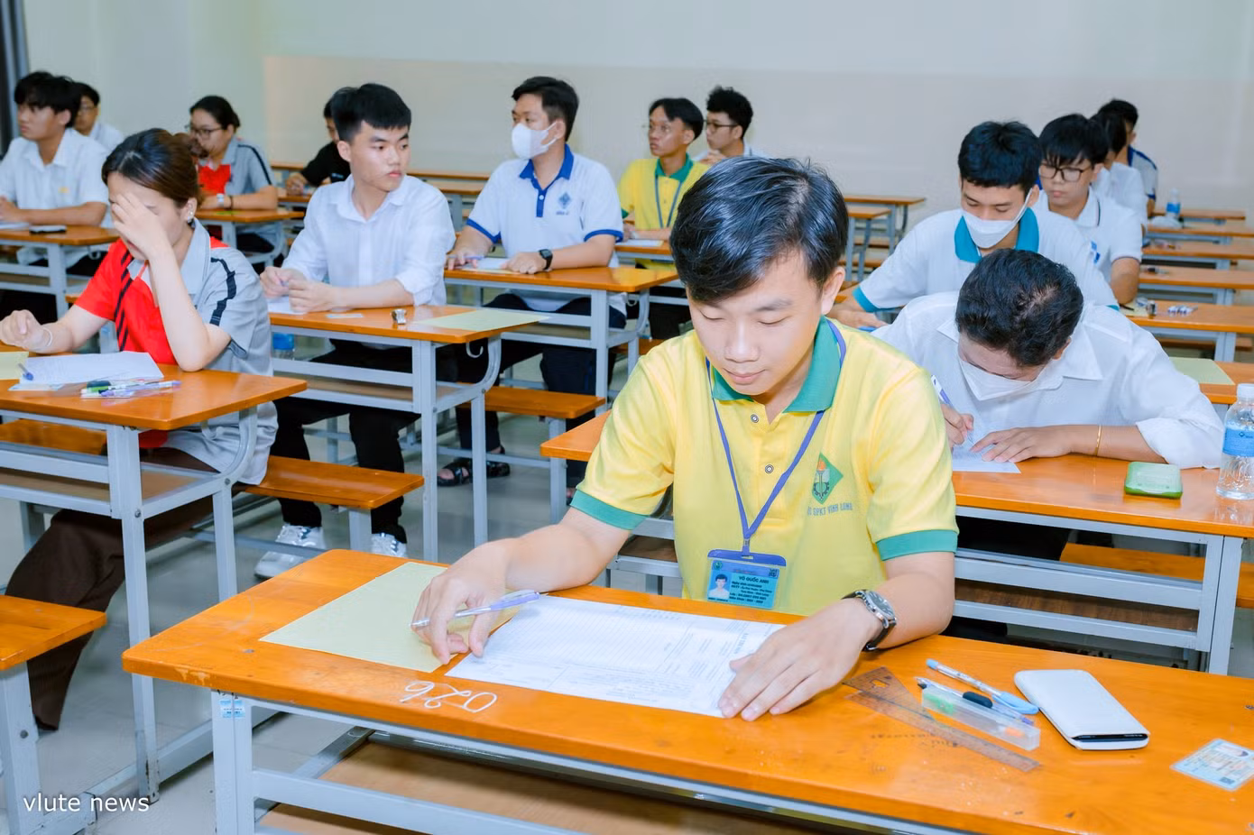 Các thí sinh tham gia kỳ thi Olympic Cơ học toàn quốc lần thứ 33 khu vực phía Nam. (Ảnh: ĐHSPKTVL)