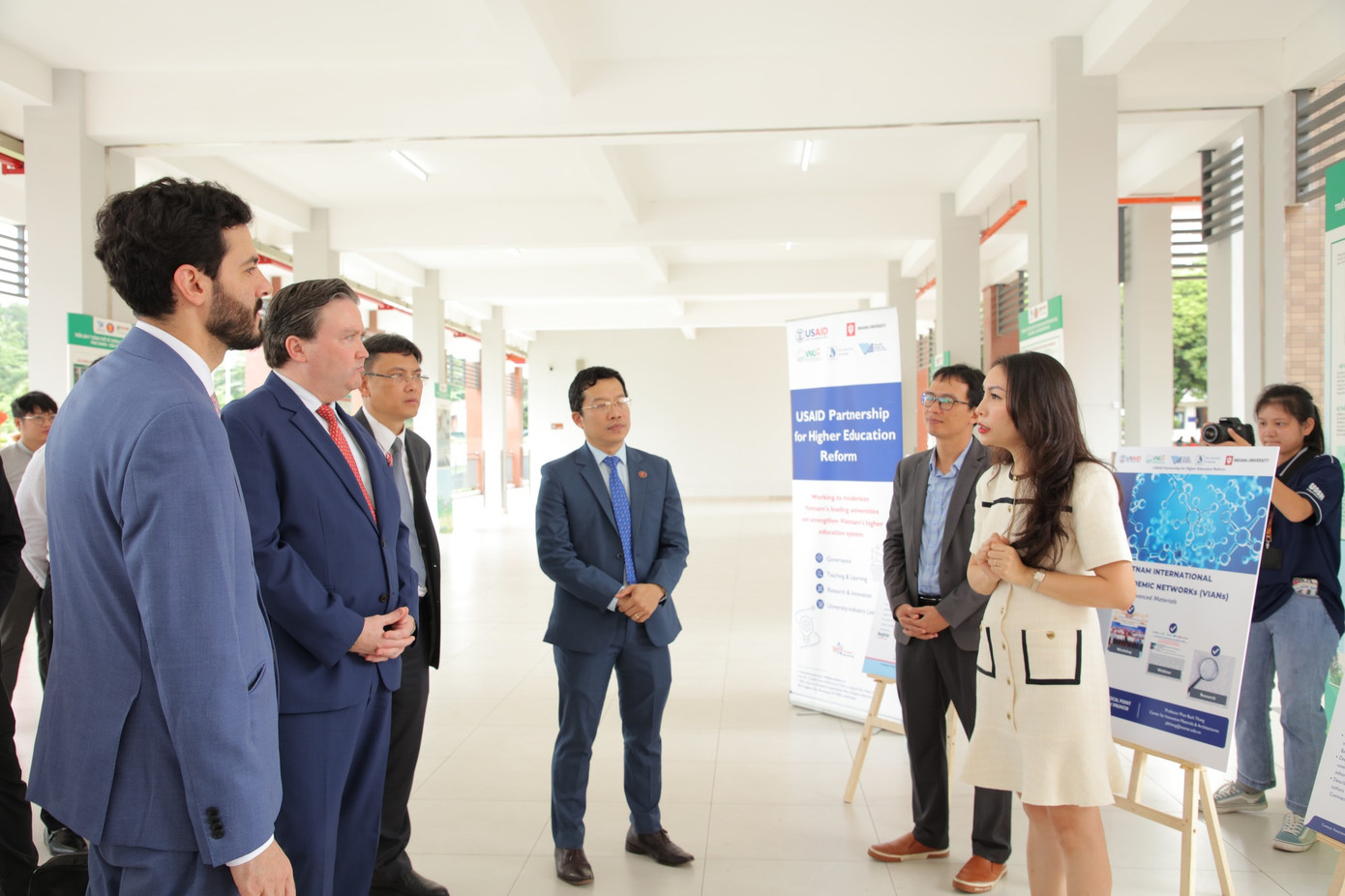 Dịp này, ĐHQG TP. HCM đã ký kết hơn 120 văn bản ghi nhớ và thoả thuận hợp tác, đang triển khai 14 chương trình liên kết đào tạo với các trường đại học Hoa Kỳ. (Ảnh: ĐHQG TP. HCM) Dịp này, ĐHQG TP. HCM đã ký kết hơn 120 văn bản ghi nhớ và thoả thuận hợp tác, đang triển khai 14 chương trình liên kết đào tạo với các trường đại học Hoa Kỳ. (Ảnh: ĐHQG TP. HCM)