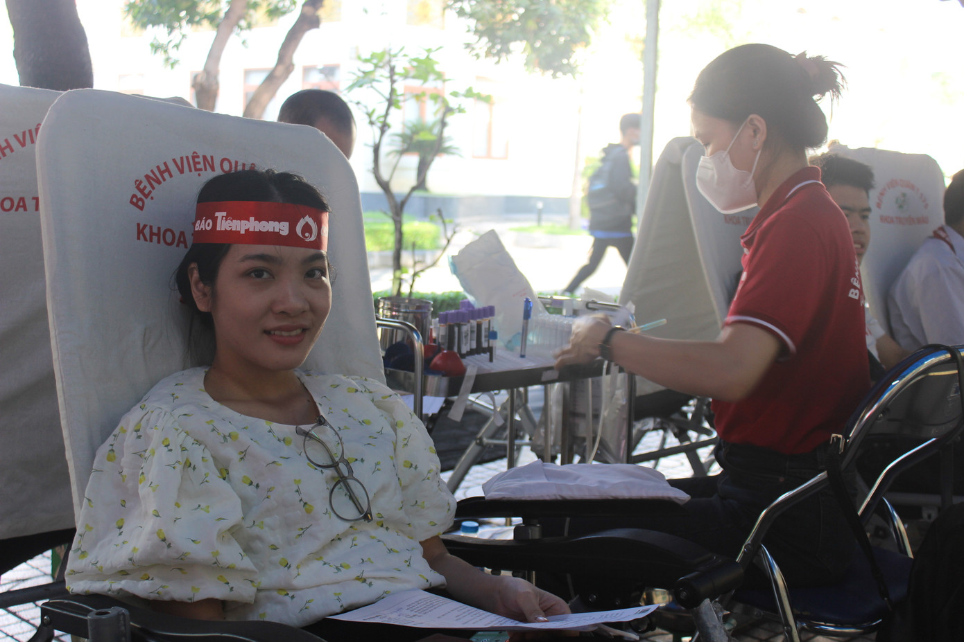 Một bạn trẻ cùng công ty với chị Kiều Anh khi biết tin chương trình cùng tham gia hiến máu.