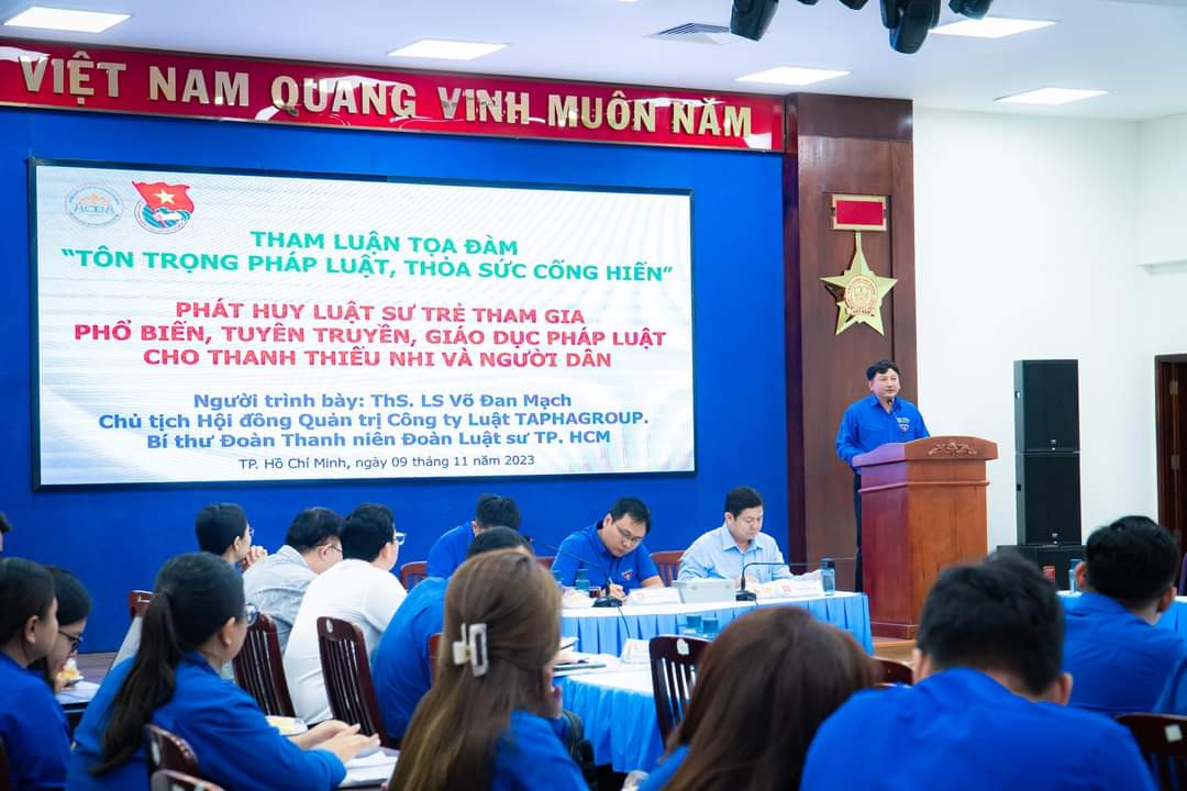 Diễn giả trình bày tham luận tại buổi Tọa đàm. (Ảnh: TLTĐ)